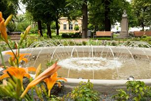 Wasserspielerei im Klinikpark