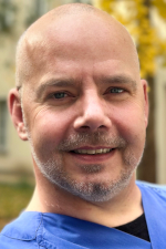 Porträt eines Mannes mittleren Alters mit braunen Haaren und Spitzbart