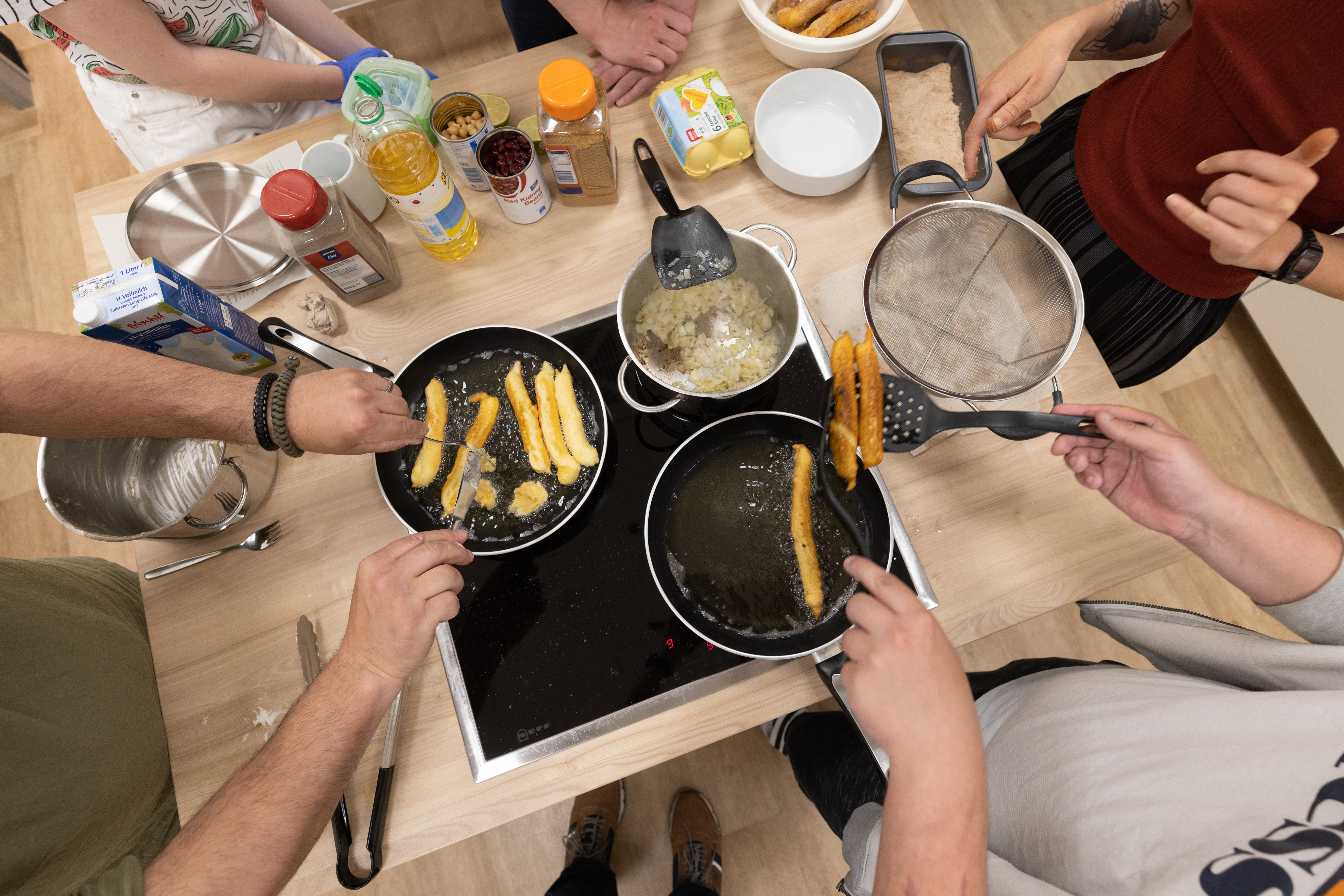 Koch und Backgruppe Tisch.jpg