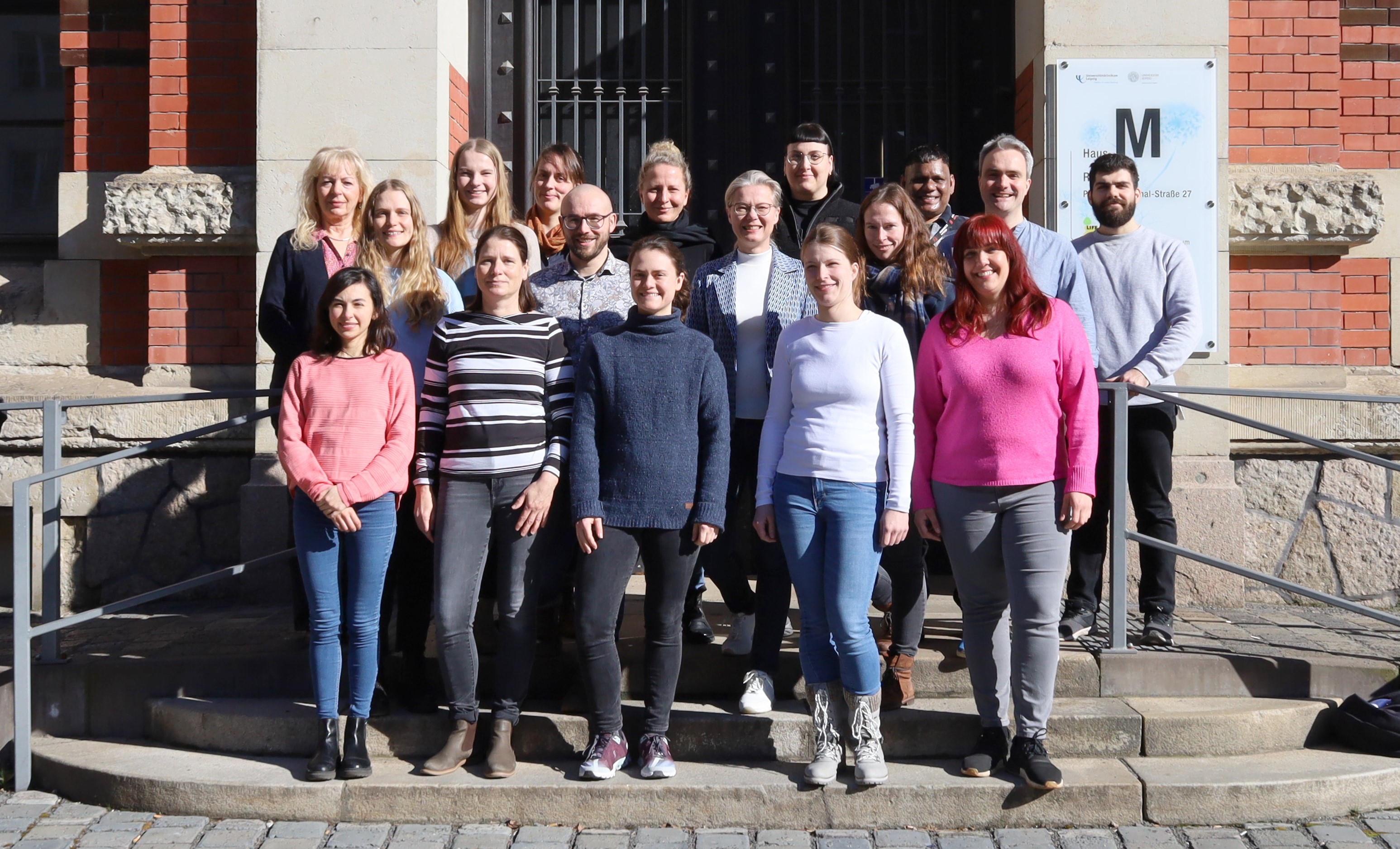 IMG_2278_Gruppenbild AG Körner 1_crop_zuschnitt.jpg