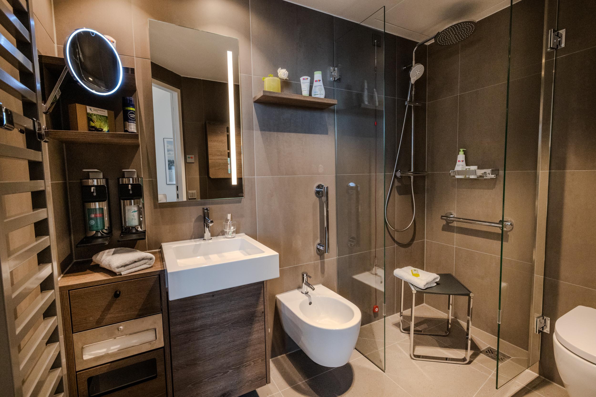 Auch Im Sanitärbereich kamen hochwertige Materialien zum Einsatz.