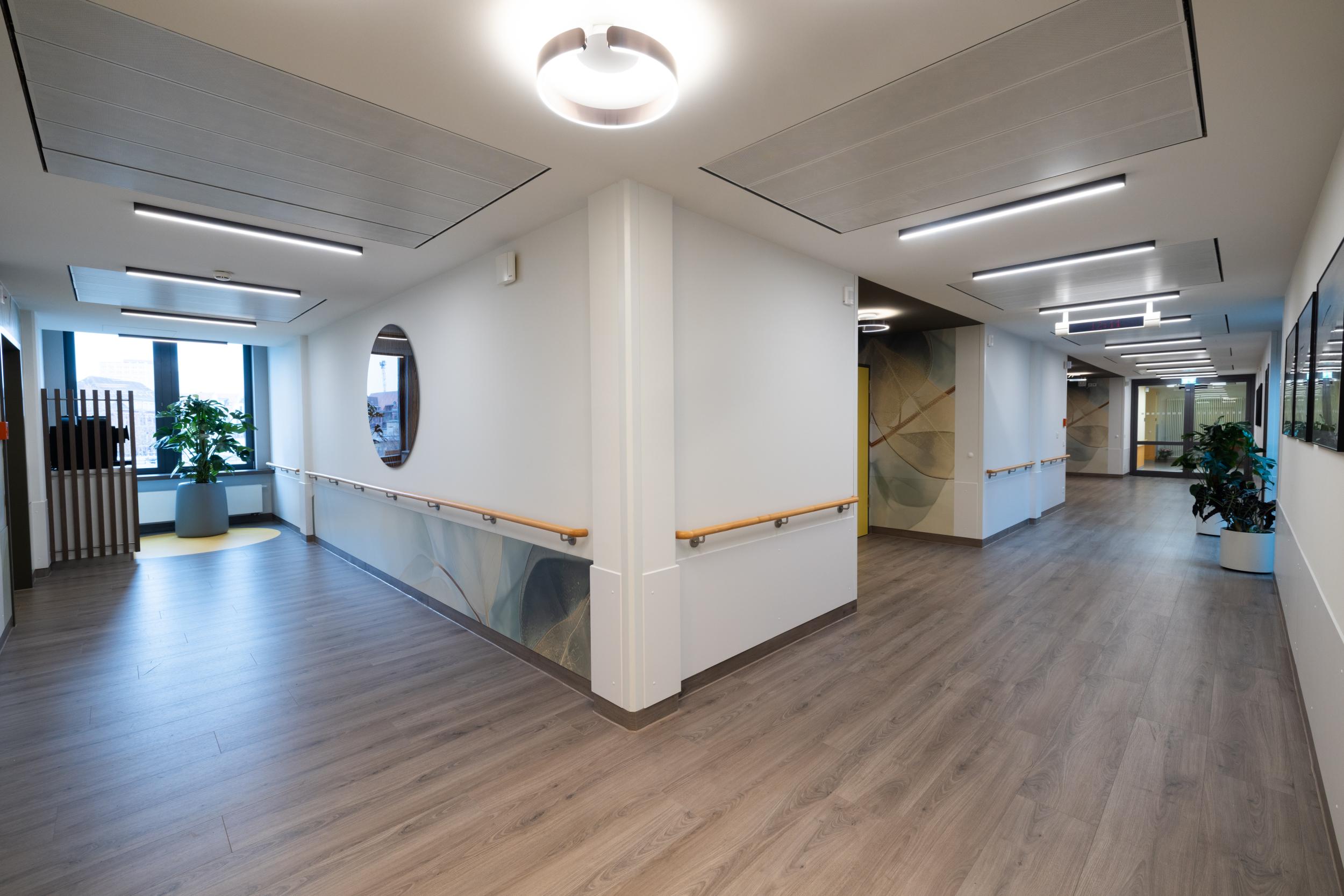 Blick in den ebenfalls modernisierten und neu gestalteten Stationsflur.