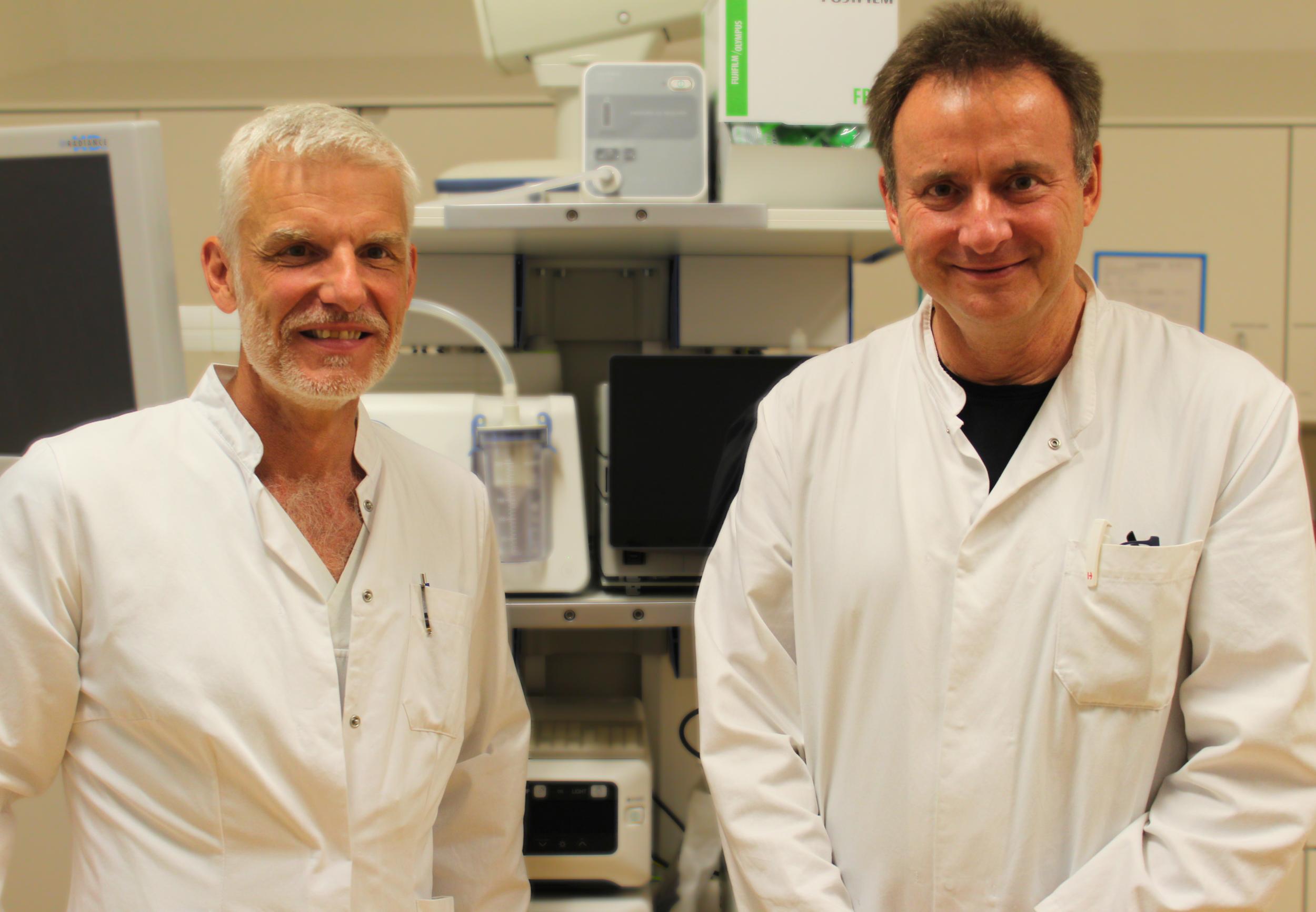 Professor Albrecht Hoffmeister (links) und Professor Matthias Blüher (rechts) hoffen darauf, vielen Menschen mit Diabetes und Adipositas mit einem neuartigen Verfahren helfen zu können.