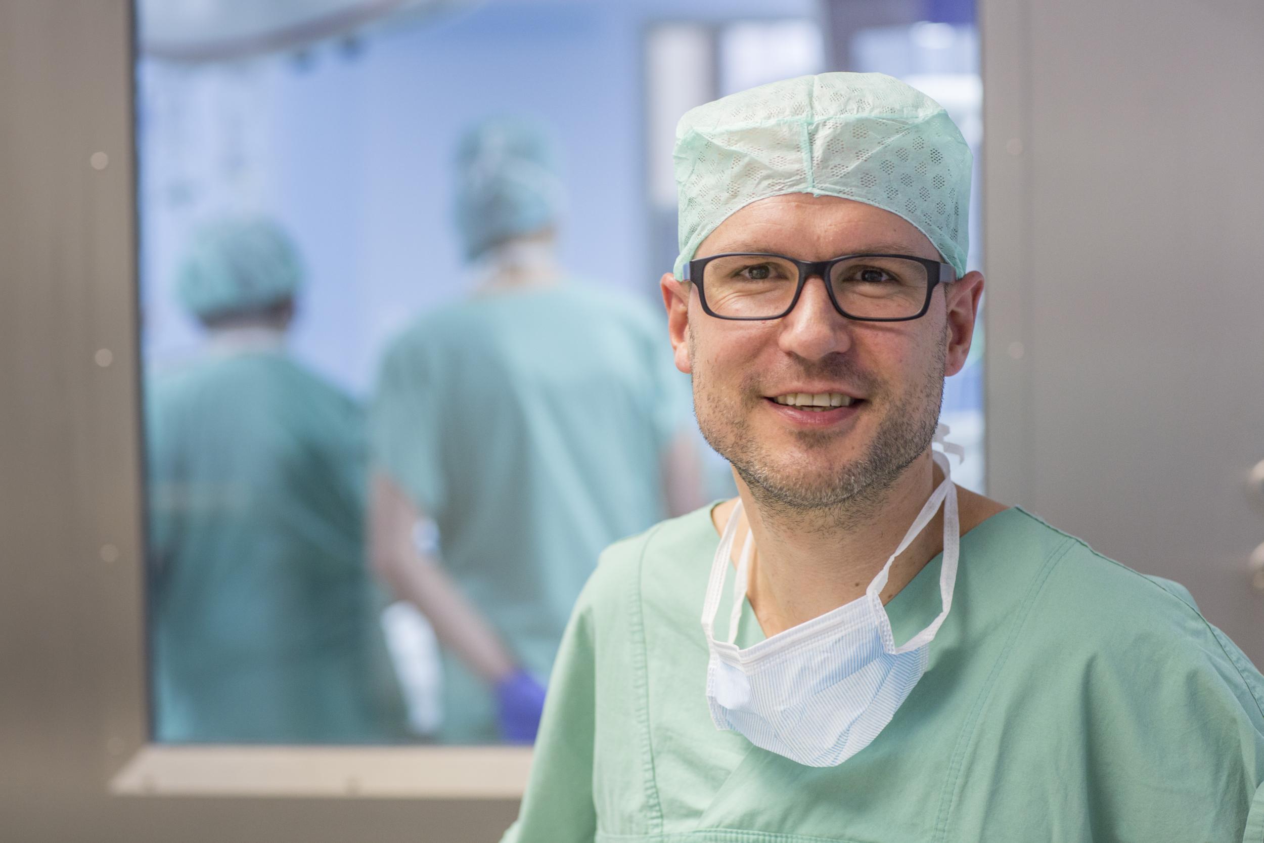 Prof. Martin Lacher, Leiter der Kinderchirurgie am Uniklinikum Leipzig, möchte Kinder besser vor Hundebissen schützen.