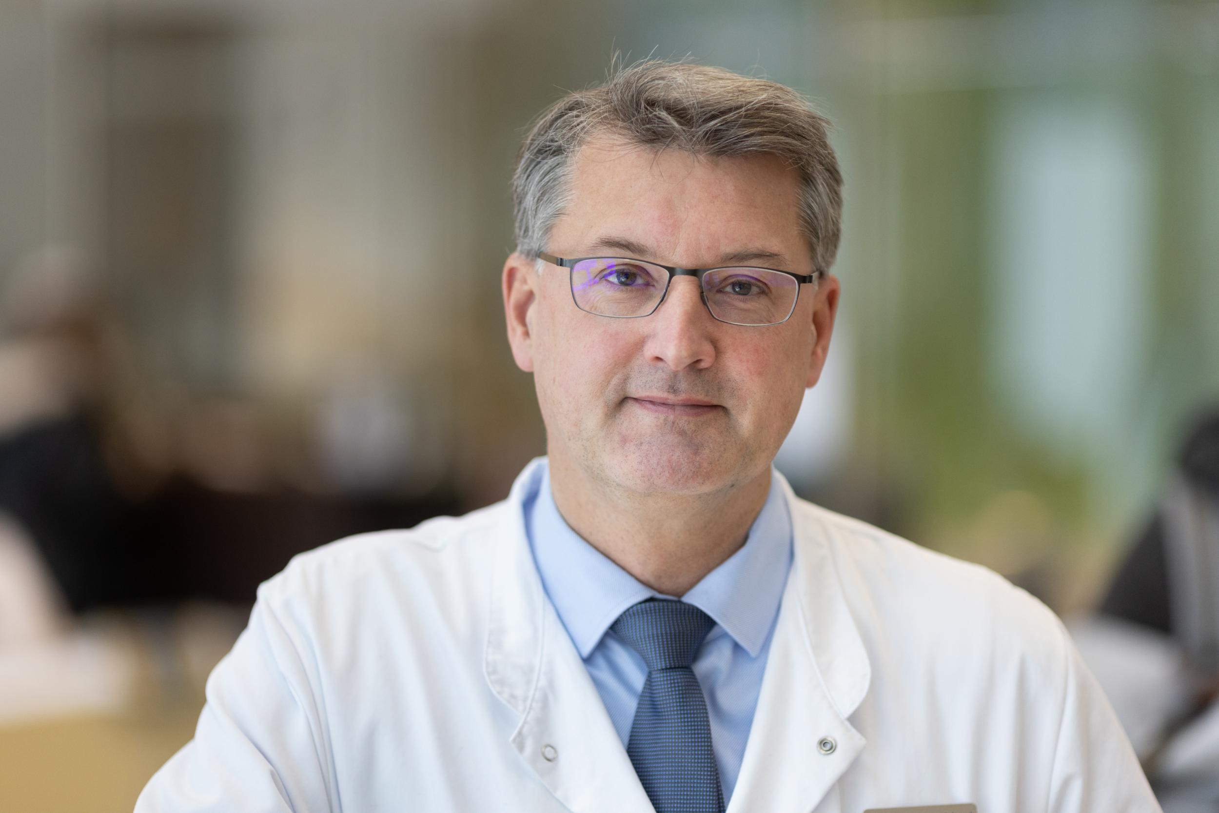Prof. Christoph Lübbert informiert am 3. Juni in einem öffentlichen Vortrag darüber, wie der fortschreitende Klimawandel die Verbreitung von Infektionskrankheiten beeinflusst.