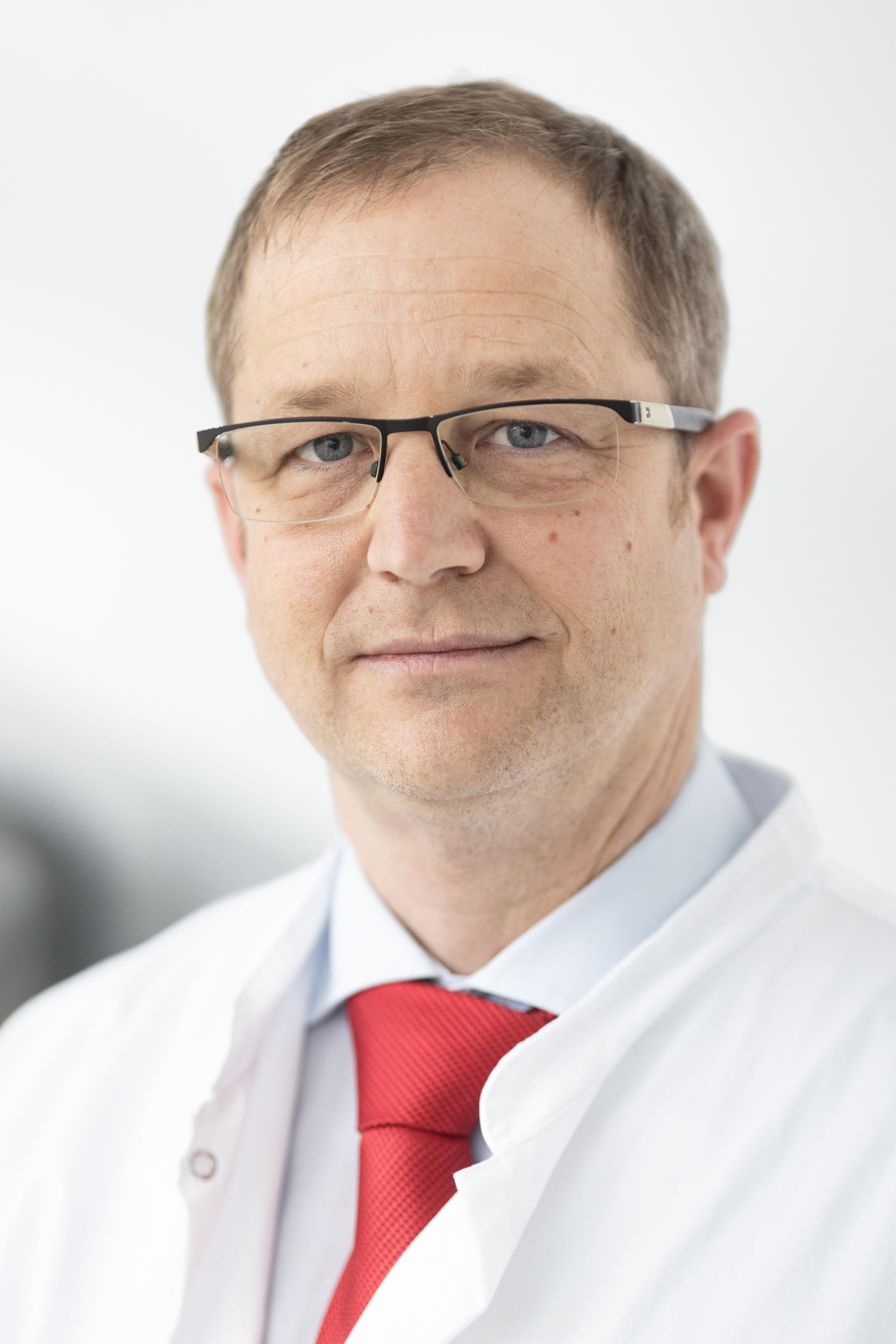 Prof. Jan Theopold verfügt seit 2024 über das DVSE-Expertenzertifikat für Schulter- und Ellenbogenchirurgie - eine wesentliche Voraussetzung für die Verleihung des Silber-Endoprothesensiegels durch die DVSE.