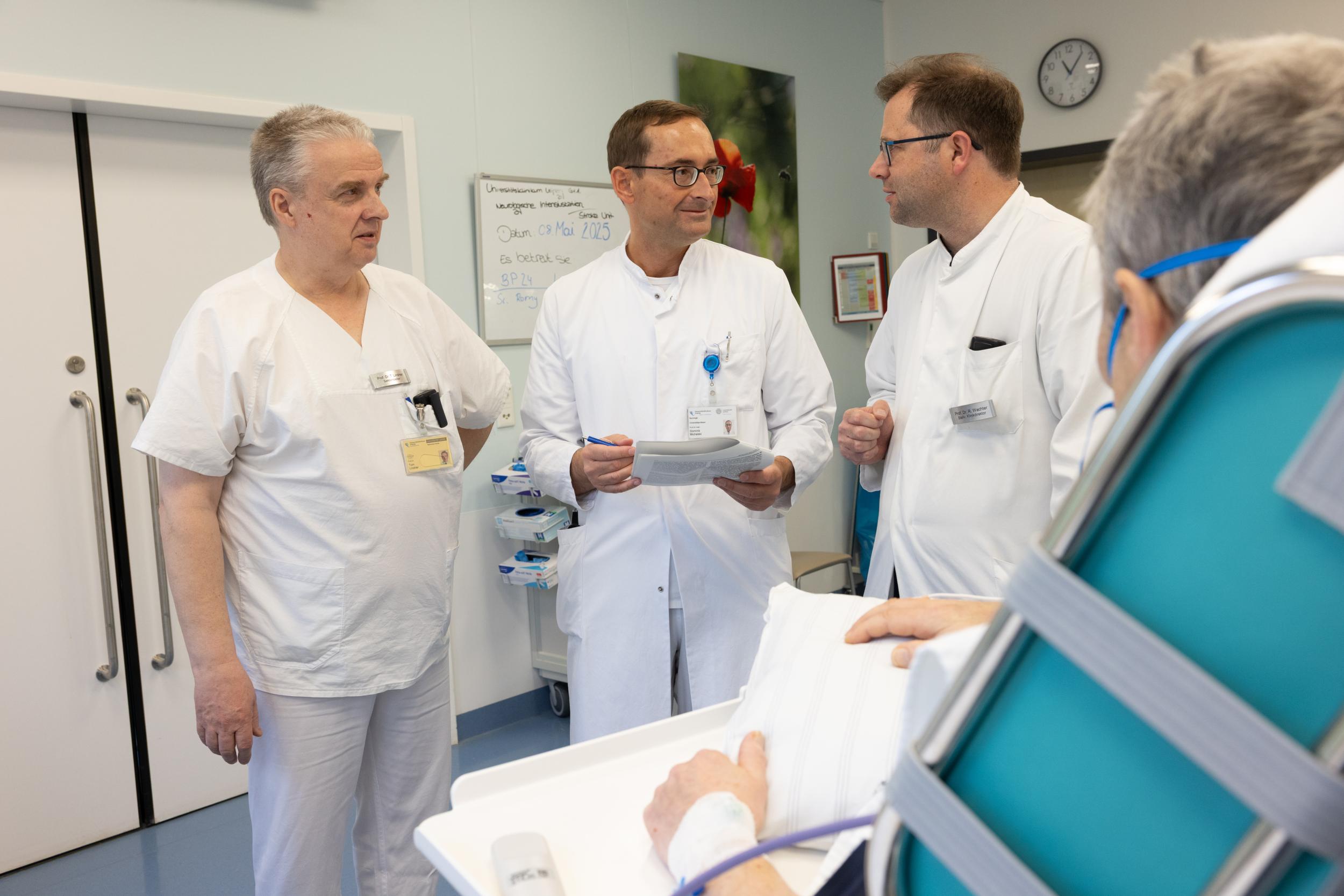 Auf dem Bild von links: Prof. Tom Lindner, Prof. Dominik Michalski, Prof. Rolf Wachter.