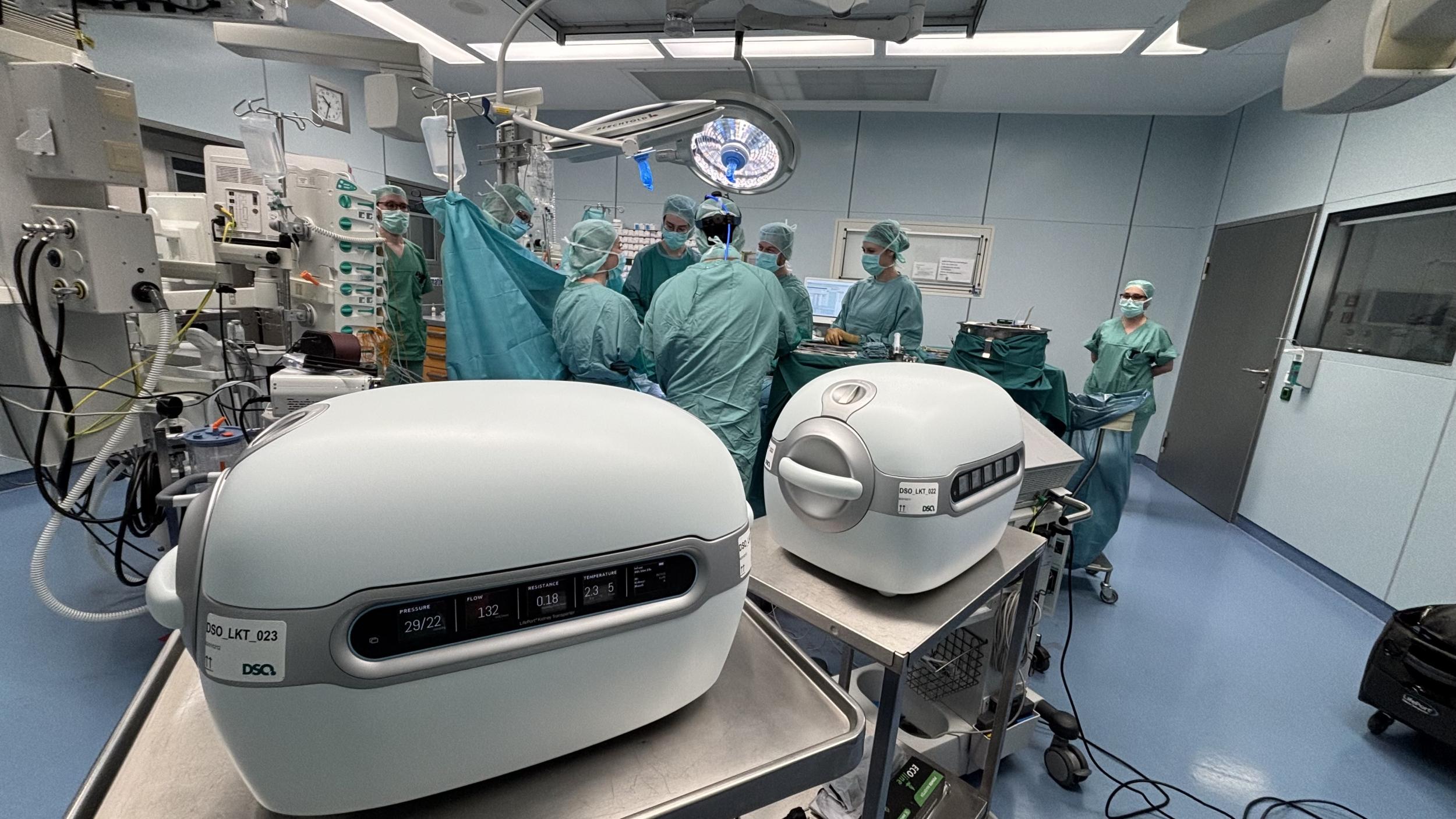 Für die maschinelle Perfusion nutzt die Deutsche Stiftung Organtransplantation den LifePort® Kidney Transporter. Zwei Geräte dieses Typs kamen bei Nierentransplantationen am UKL zum Einsatz.