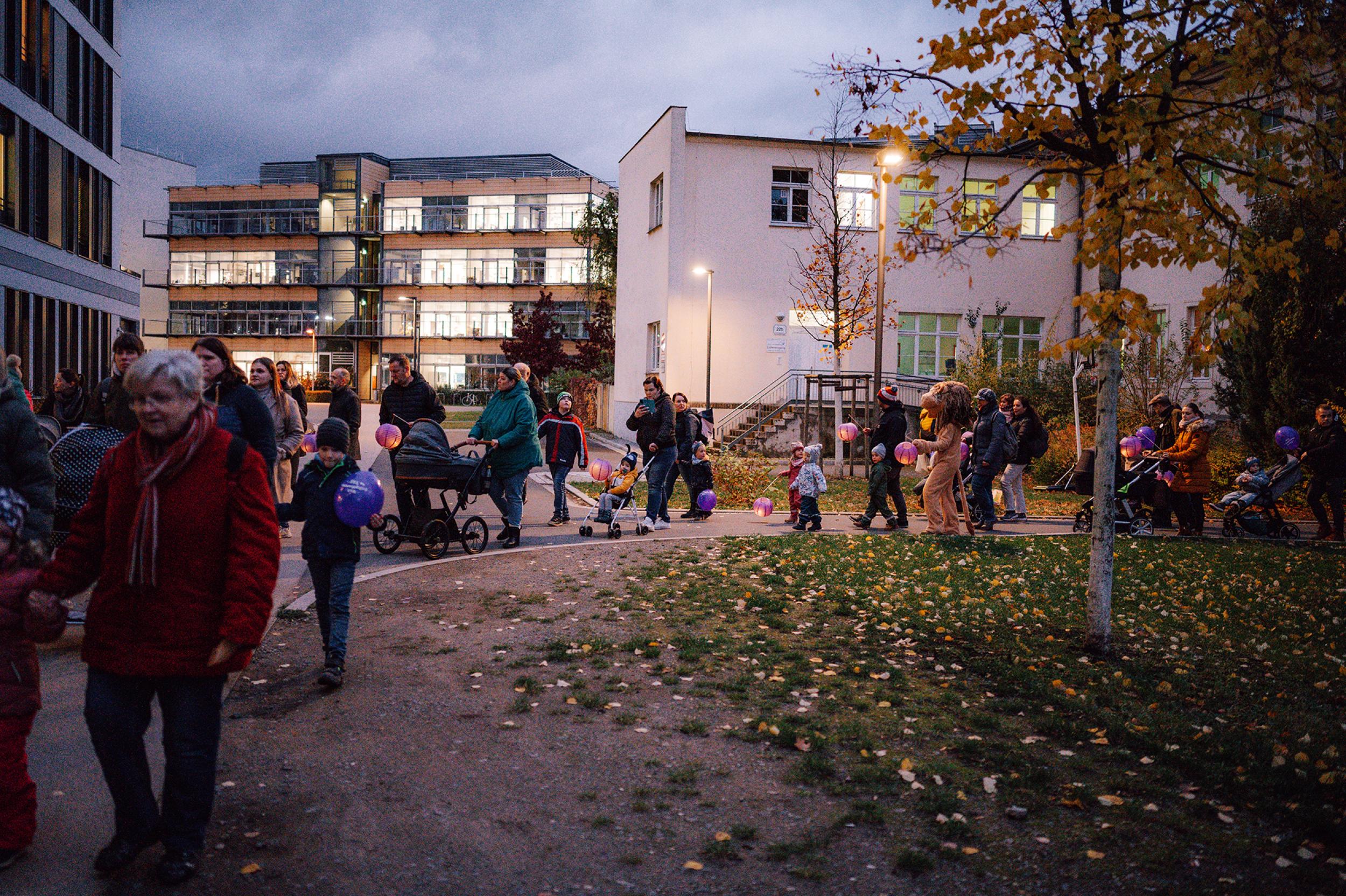 Am 17. November, dem Welttag der Frühgeborenen, werden sich Familien gemeinsam mit dem Klinikteam wieder zu einem Umzug entlang der Liebigstraße versammeln.