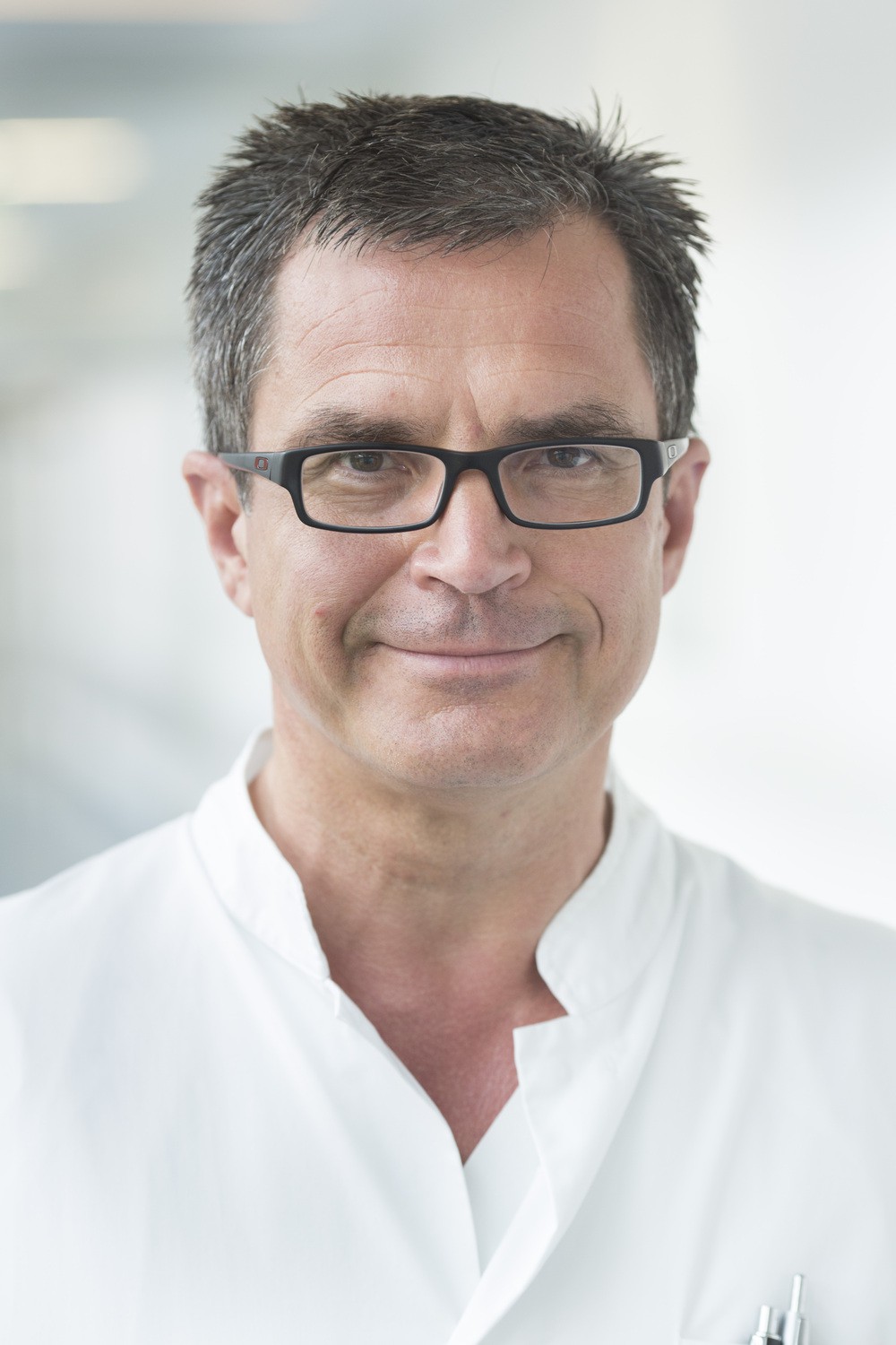 Prof. Andreas Roth, Leiter des Bereichs Endoprothetik/Orthopädie am UKL