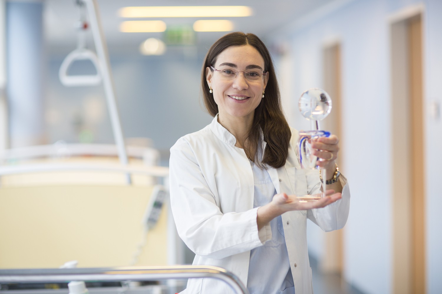 Dr. Daniela Branzan, Oberärztin in der Gefäßchirurgie, ist mit dem „Vascular Career Advancement Award“ der Organisation VIVA (Vascular Interventional Advance) ausgezeichnet worden.