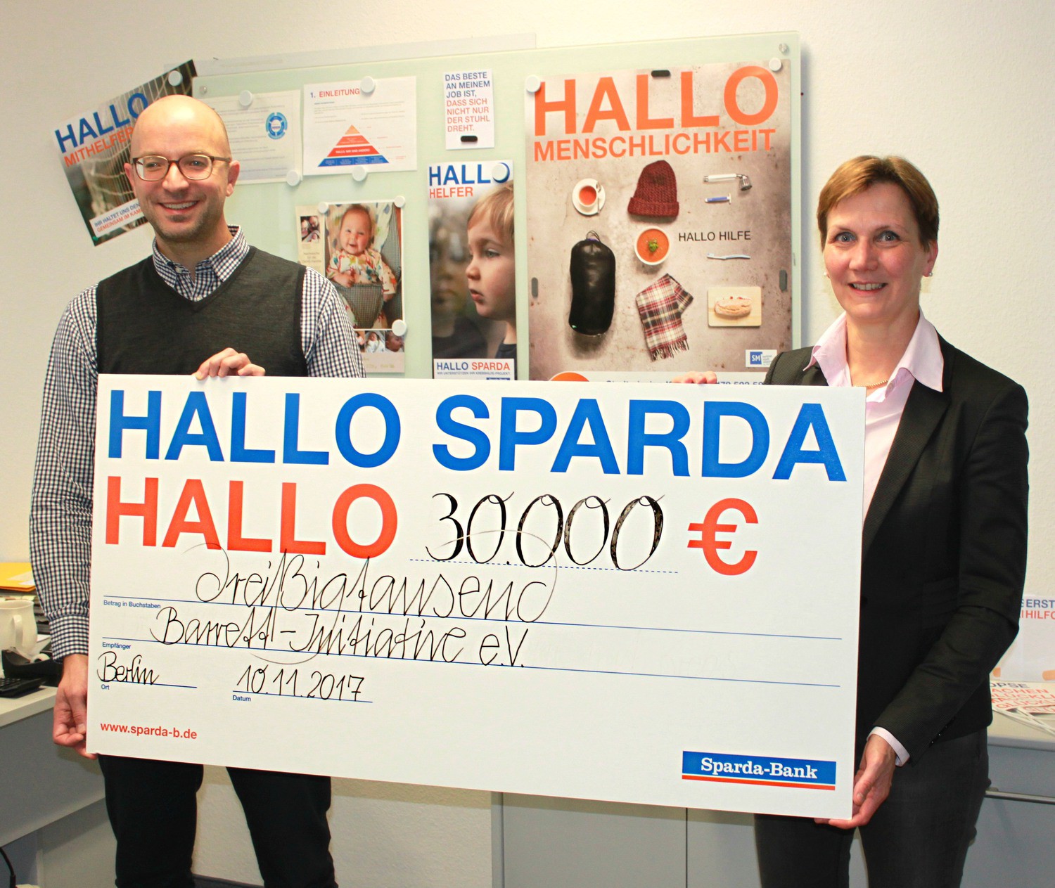 Prof. Ines Gockel nahm eine Spende der Sparda-Bank in Höhe von 30.000 Euro entgegen.