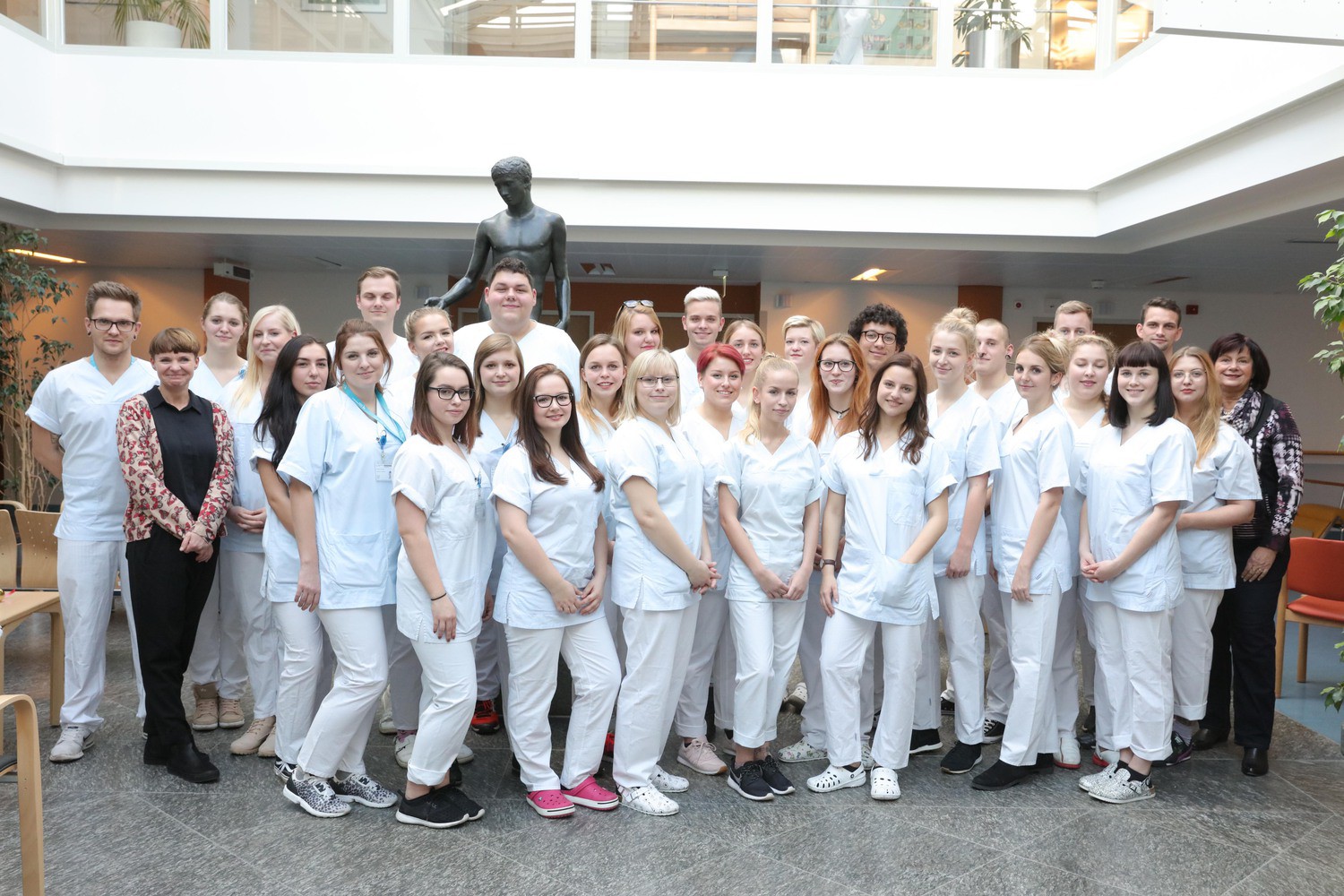 Die Schüler der Medizinischen Berufsfachschule am UKL freuen sich auf ihren besonderen Praxis-Einsatz als verantwortliche für eine Station.