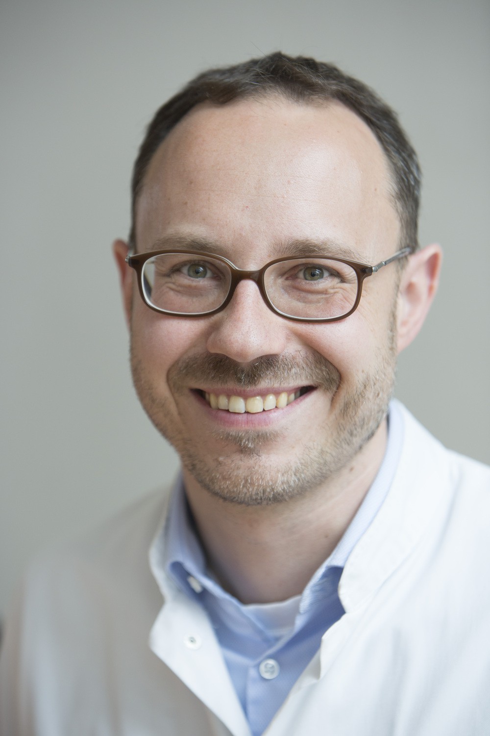 Prof. Dr. med.dent. Sebastian Hahnel leitet die Poliklinik für Zahnärztliche Prothetik und Werkstoffkunde am Universitätsklinikum Leipzig.