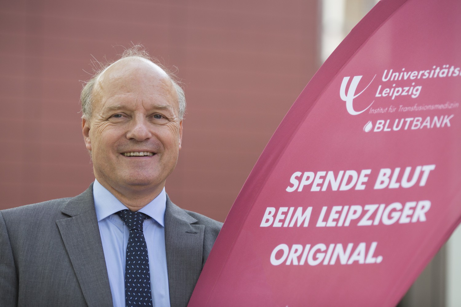 Die einzigartige Kombination am UKL aus klinischer Transfusionsmedizin und großem Blutspendedienst weiterentwickeln: Prof. Reinhard Henschler ist der neue Leiter des Instituts für Transfusionsmedizin.