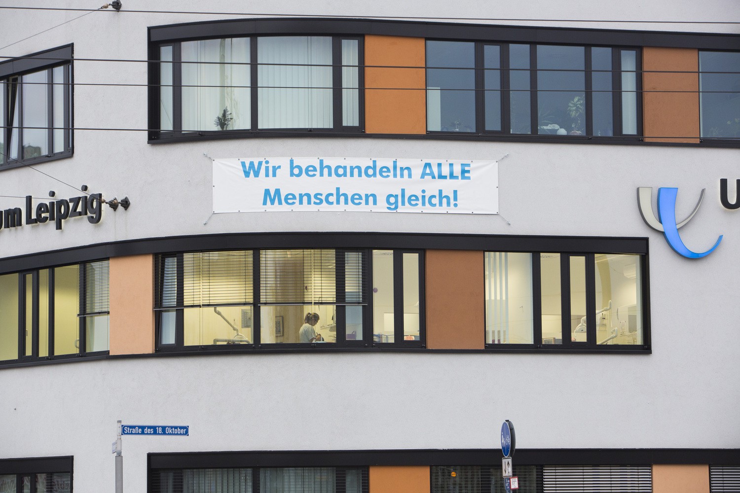 "Wir behandeln alle Menschen gleich!" - Mit dieser Aussage auf einem Transparent positionierte sich das UKL in der Vergangenheit bereits mehrfach deutlich sichtbar.