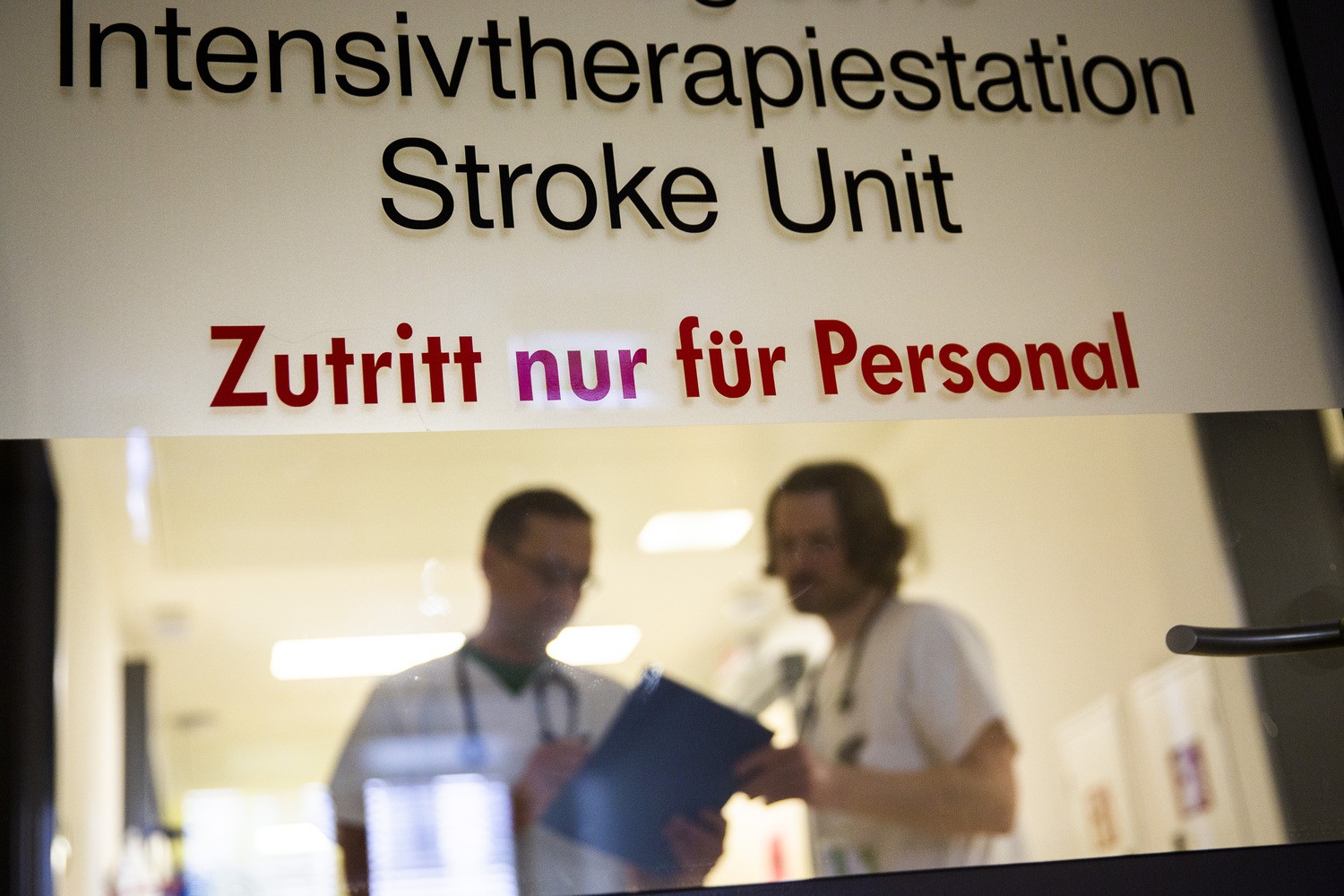 Auf der Stroke Unit, einer speziellen Intensivtherapiestation  des UKL, werden Patienten, die einen „Schlag“ erlitten haben, mit modernsten Therapien und Geräten behandelt.