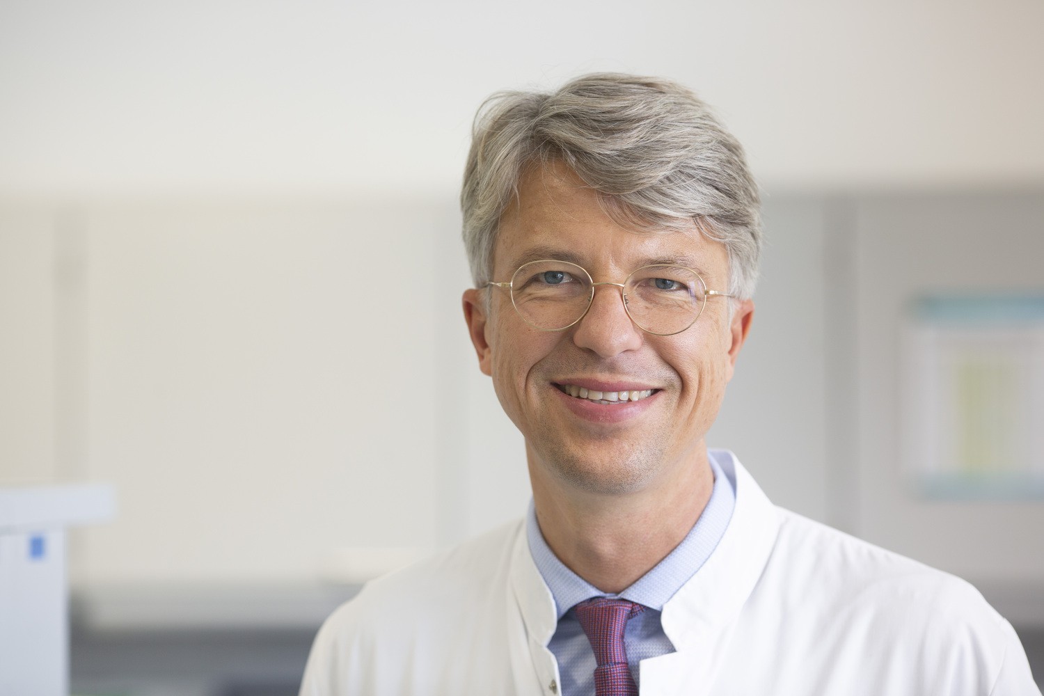 Gemeinsam mit einem Mannheimer Fachkollegen leitet Prof. Uwe Platzbecker vom UKL die neugegründete "Deutsche MDS-Studiengruppe".