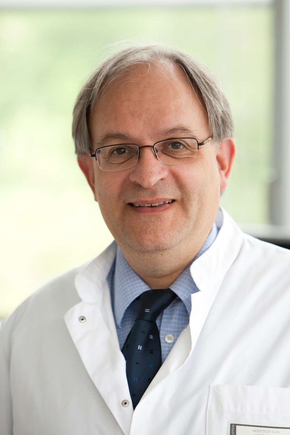 Prof. Uwe Gerd Liebert, Leiter des Instituts für Virologie am Universitätsklinikum Leipzig (UKL).