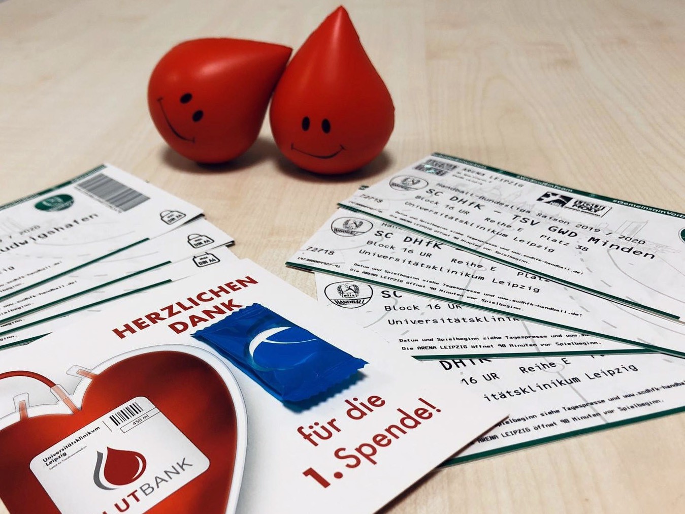 Handball-Tickets für Erstspender: UKL-Blutbank und SC DHfK Handball setzen ihre gute Zusammenarbeit fort.