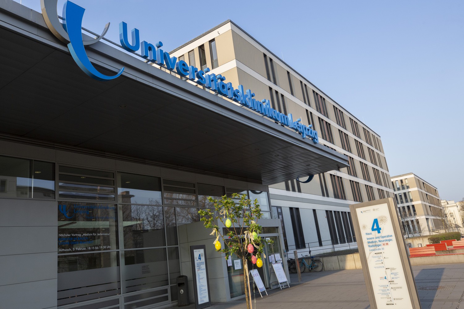 Ab sofort darf wieder eine Begleitperson bei der Geburt eines Kindes im Kreißsaal anwesend sein. Darauf haben sich das UKL und weitere Leipziger Krankenhäuser aufgrund der stabilen Lage am Dienstag, 14. April, verständigt.