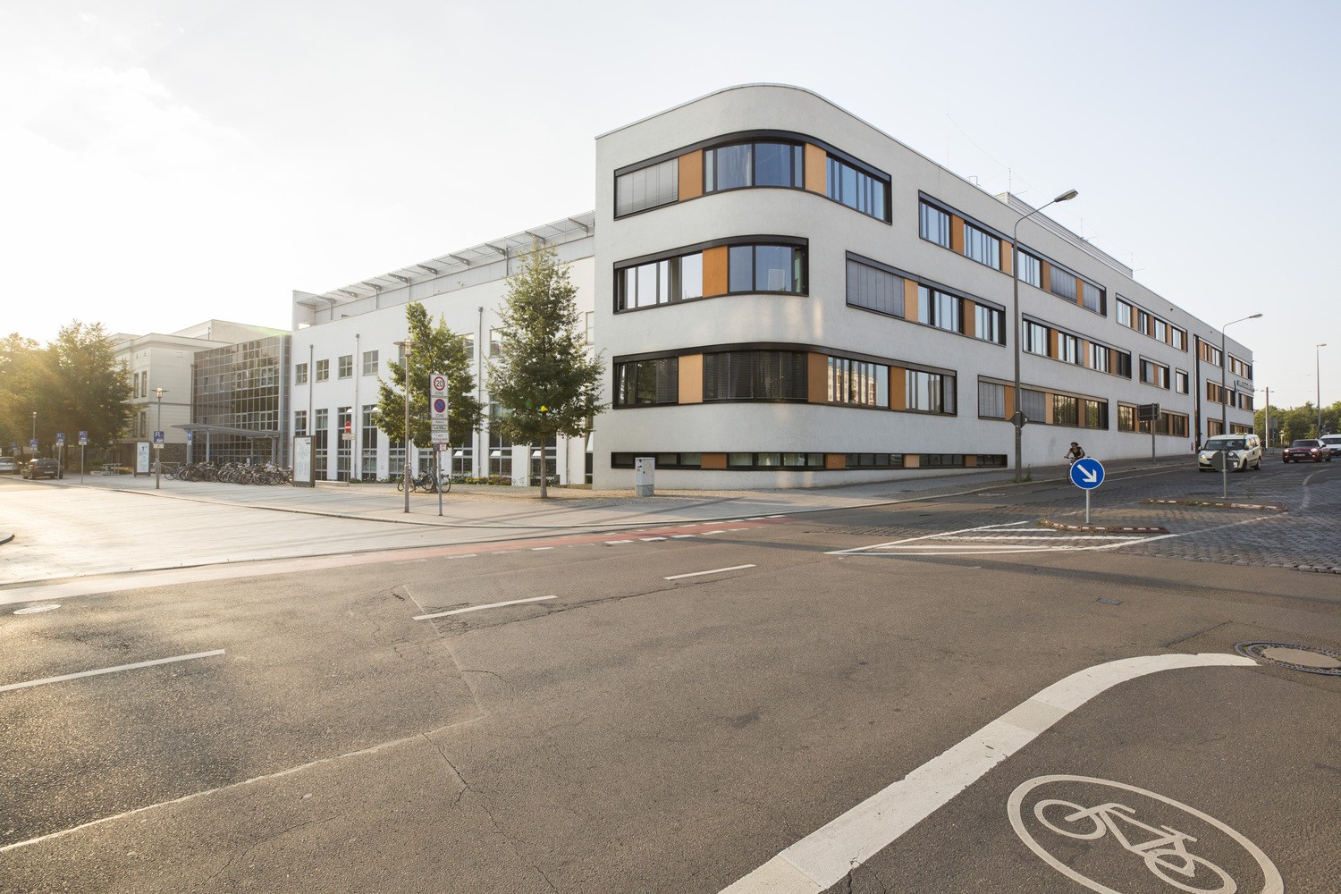 In den Kliniken der Kopf- und Zahnmedizin des UKL herrschen strenge Sicherheitsmaßnahmen, da hier nah am Gesicht des Patienten gearbeitet werden muss.