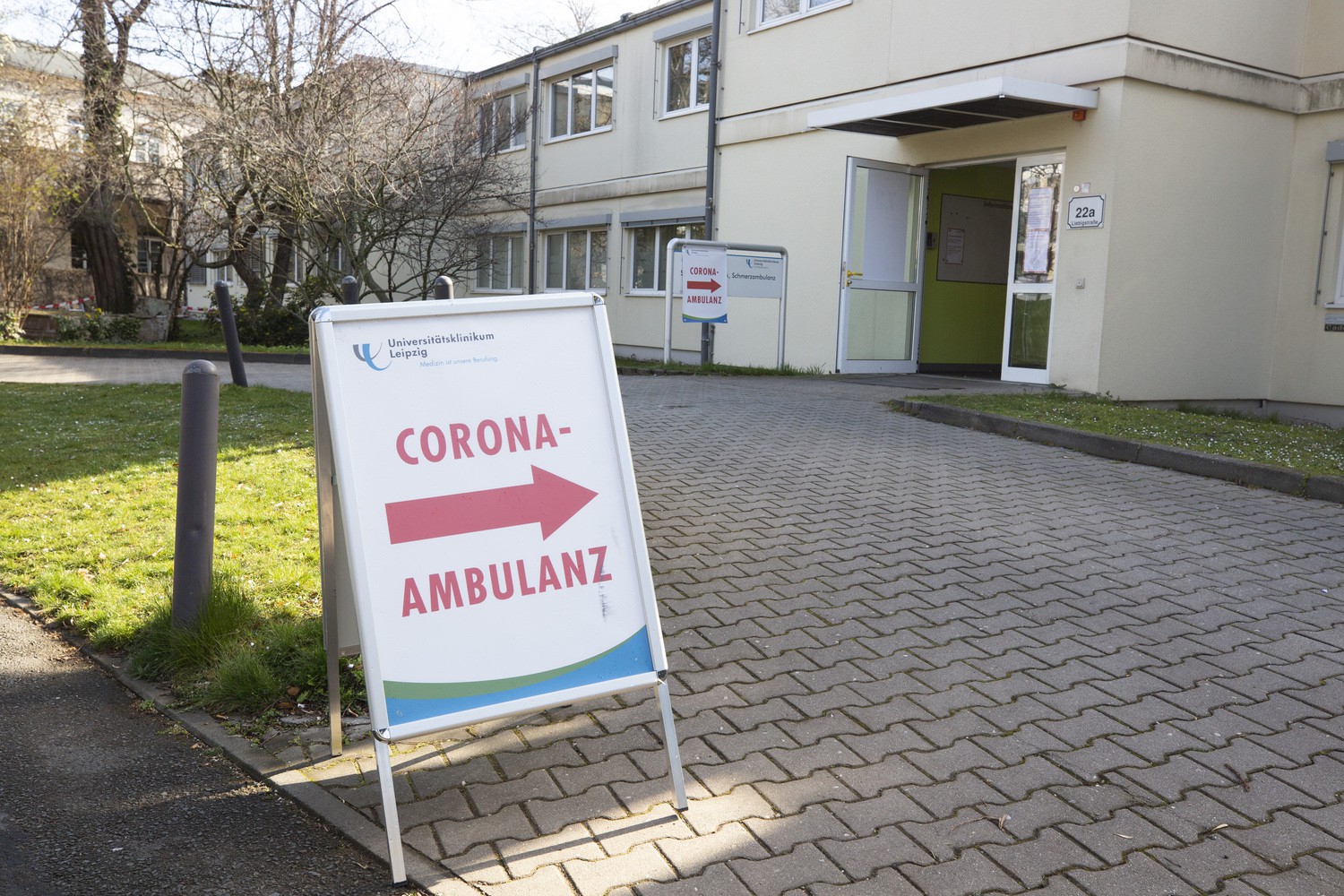 Die am UKL im „Haus am Park“, Liebigstraße 22a, eingerichtete Corona-Ambulanz hat ab 1. September vorerst geschlossen.