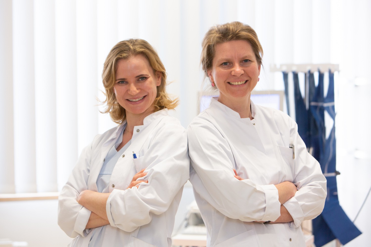 Dr. Manuela Konert (li.) und Dr. Katja Mühlberg, Oberärztinnen an der Klinik für Angiologie des UKL, betreuen das neue Venenzentrum.