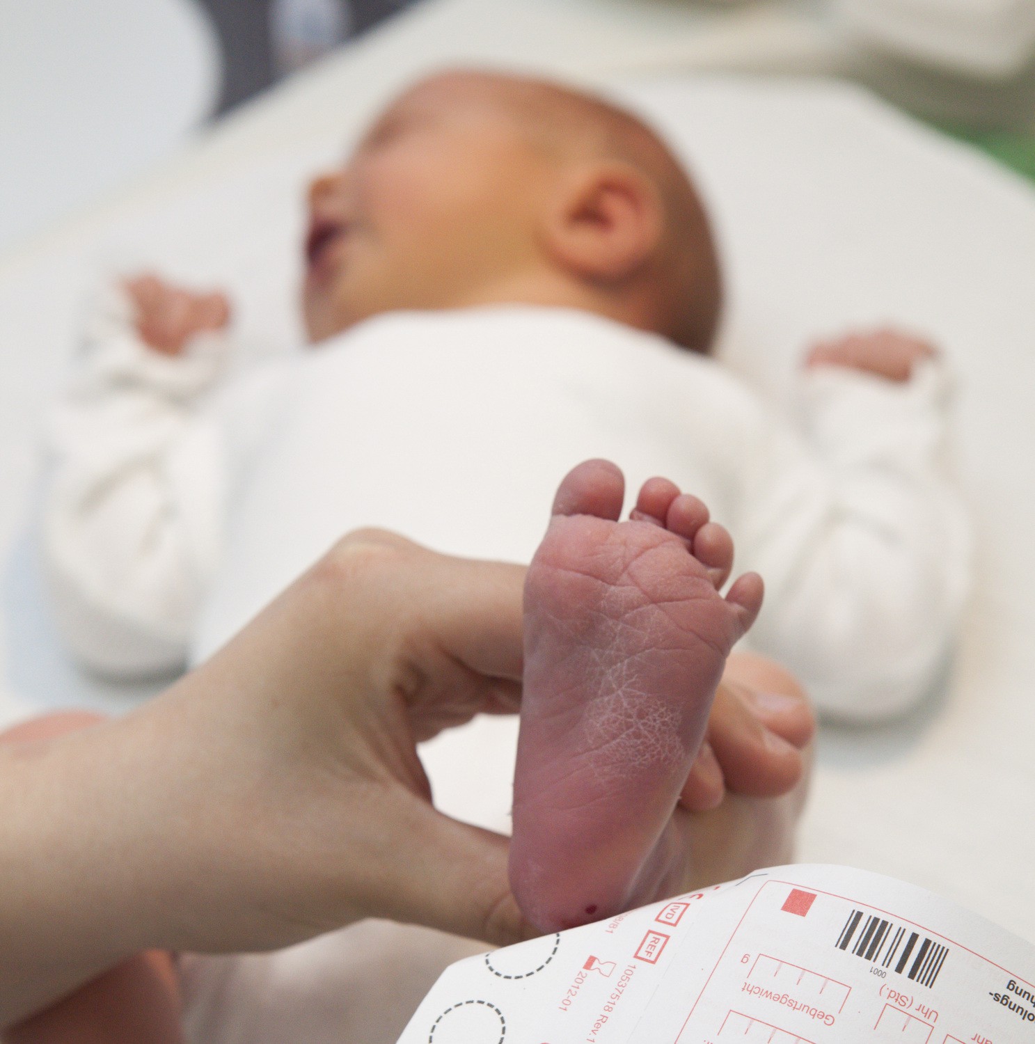 Experten des Uniklinikums Leipzig leiten die aktuelle Jahrestagung der DGNS, bei der auch über die Erweiterung des Neugeborenenscreenings - hier eine Aufnahme aus dem UKL- berichtet wird.