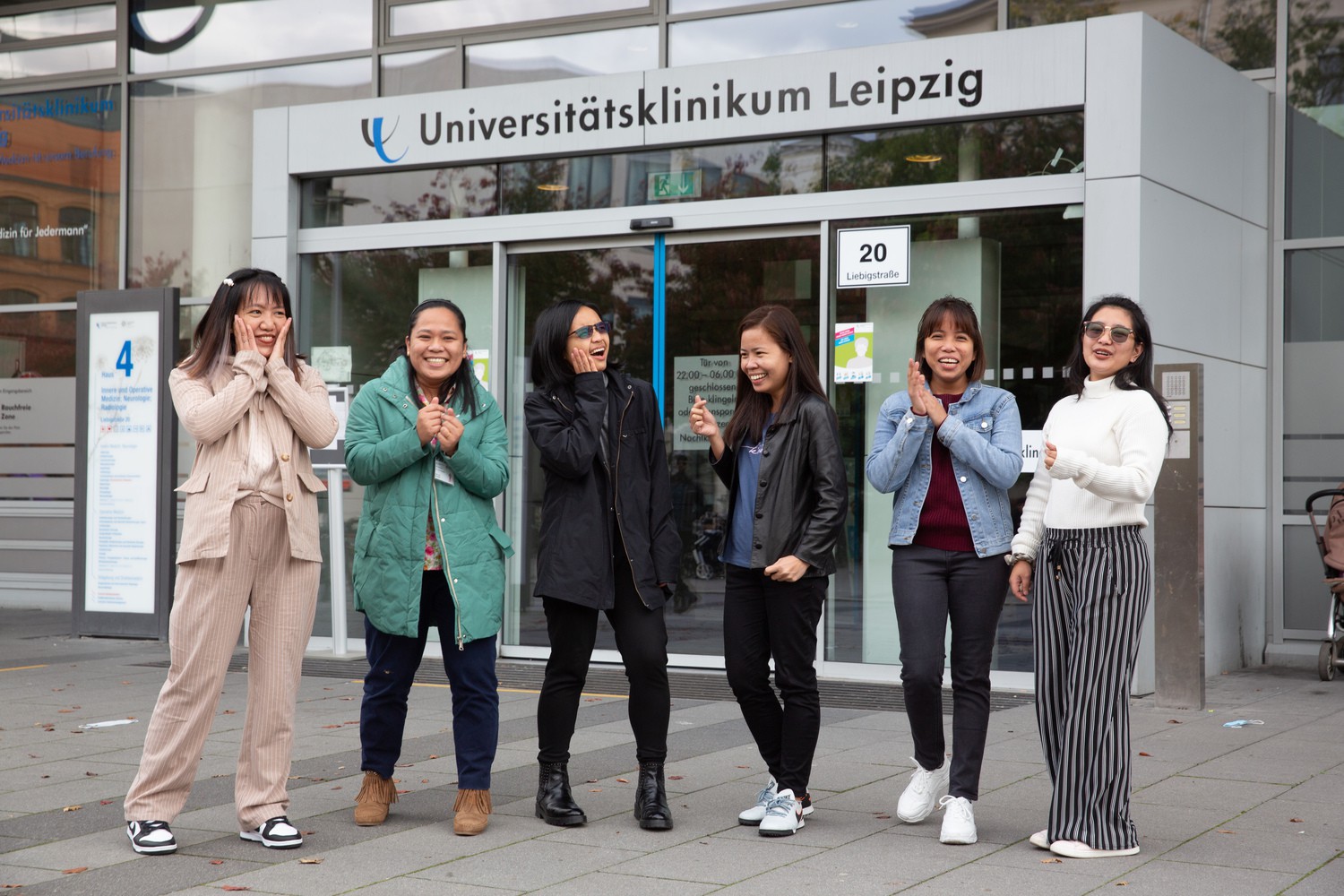 Mabuhay - herzlich willkommen! Das Uniklinikum Leipzig begrüßt sechs neue Kolleginnen von den Philippinen, die jetzt die Pflegeteams verstärken werden. Weitere 16 sollen in den nächsten Monaten folgen.