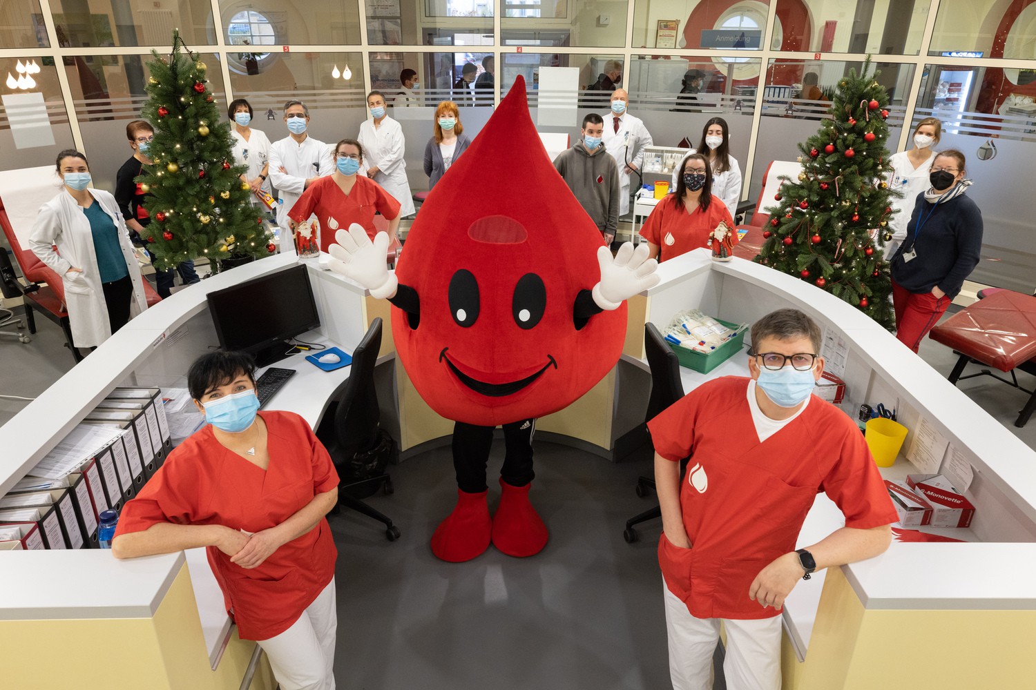 Bei der diesjährigen "Herzensangelegenheit" für UKL-Blutspender geht es um weihnachtliche Überraschungen für Mitarbeiter auf den COVID-Stationen des UKL.
