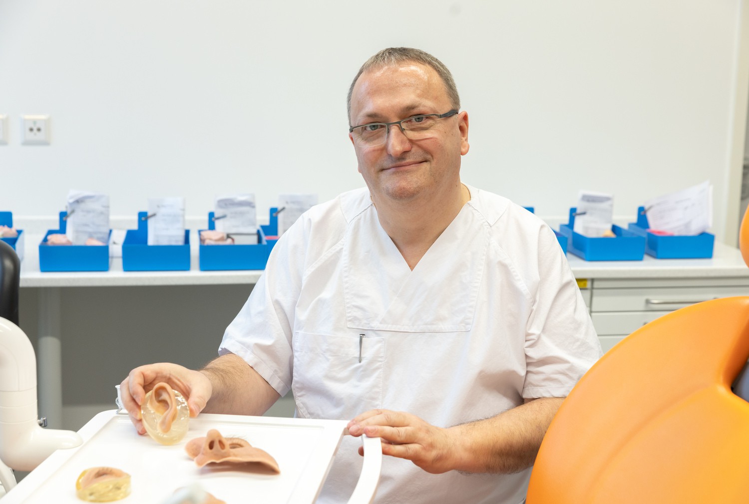 Dr. Horst-Uwe Klapper, Oberarzt an der Poliklinik für Zahnärztliche Prothetik und Werkstoffkunde des Universitätsklinikums Leipzig (UKL), ist zum Präsidenten der Internationalen Gesellschaft für Chirurgische Prothetik und Epithetik (IASPE) gewählt worden.