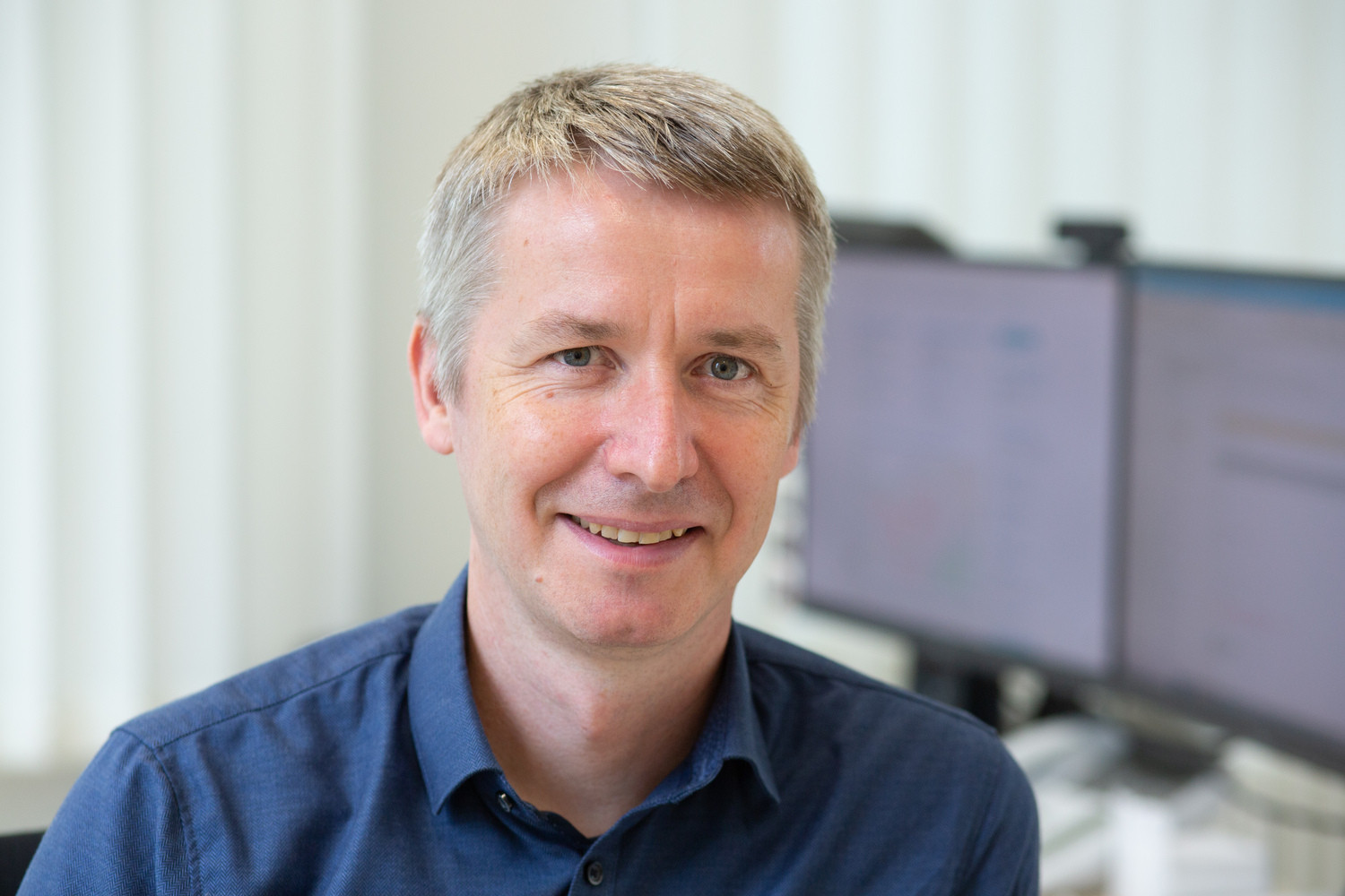 Prof. Dr. Johannes Lemke (Foto), Direktor der UKL-Humangenetik, und seine beiden Kolleg:innen Dr. Ilona Krey und Dr. Konrad Platzer erstellten zusammen mit weiteren internationalen Wissenschaftler:innen eine dringend erwartete neue Handlungsanleitung zur Genetik von Epilepsien.