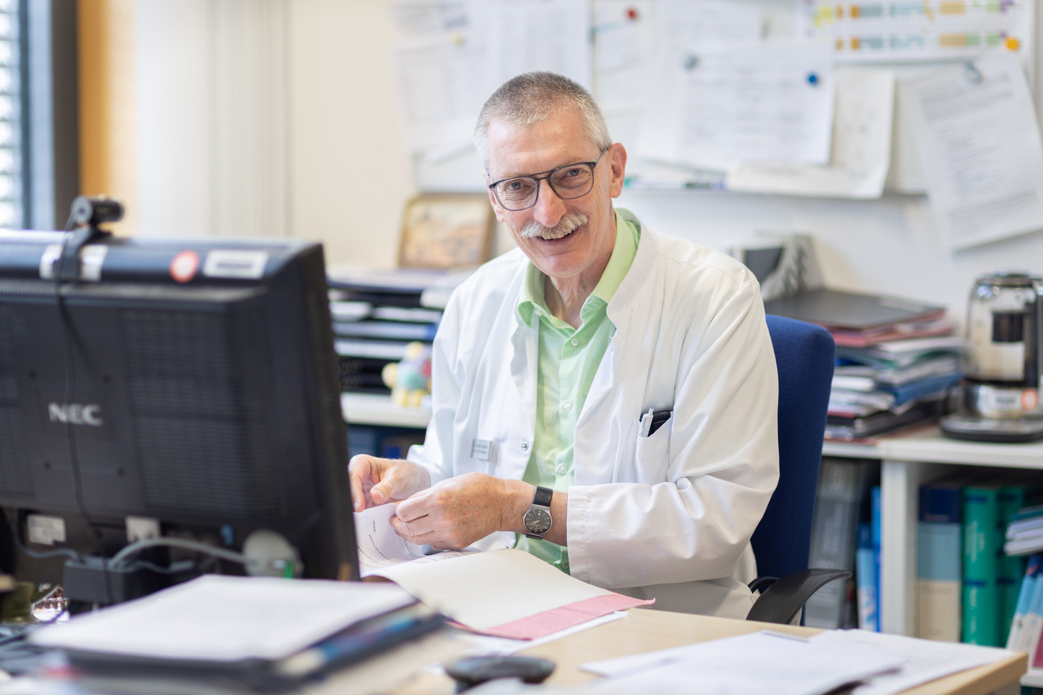 Mit hörenswerten Vorlesungen den medizinischen Nachwuchs begeistern: Prof. Christoph Baerwald beendet am 30. September seine Tätigkeit als Leiter des Bereichs Rheumatologie am Universitätsklinikum Leipzig.