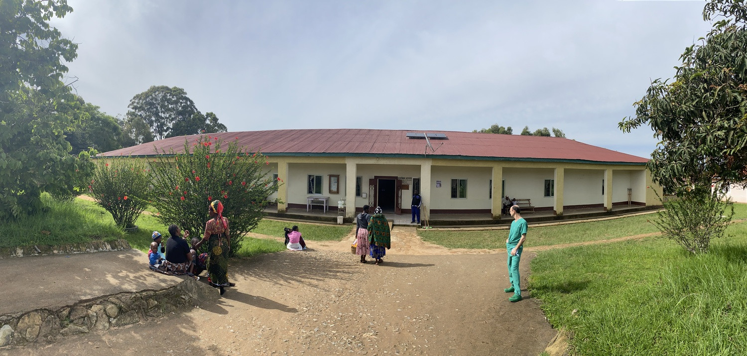 Die Missionsstation in Ifunda, rund 600 Kilometer westlich von Tansanias größter Stadt Daressalam, wird von Monika und Horst Blaser und ihrer Organisation „Klumpfuß Feuerkinder - Kinderhilfe Tansania“ geleitet.