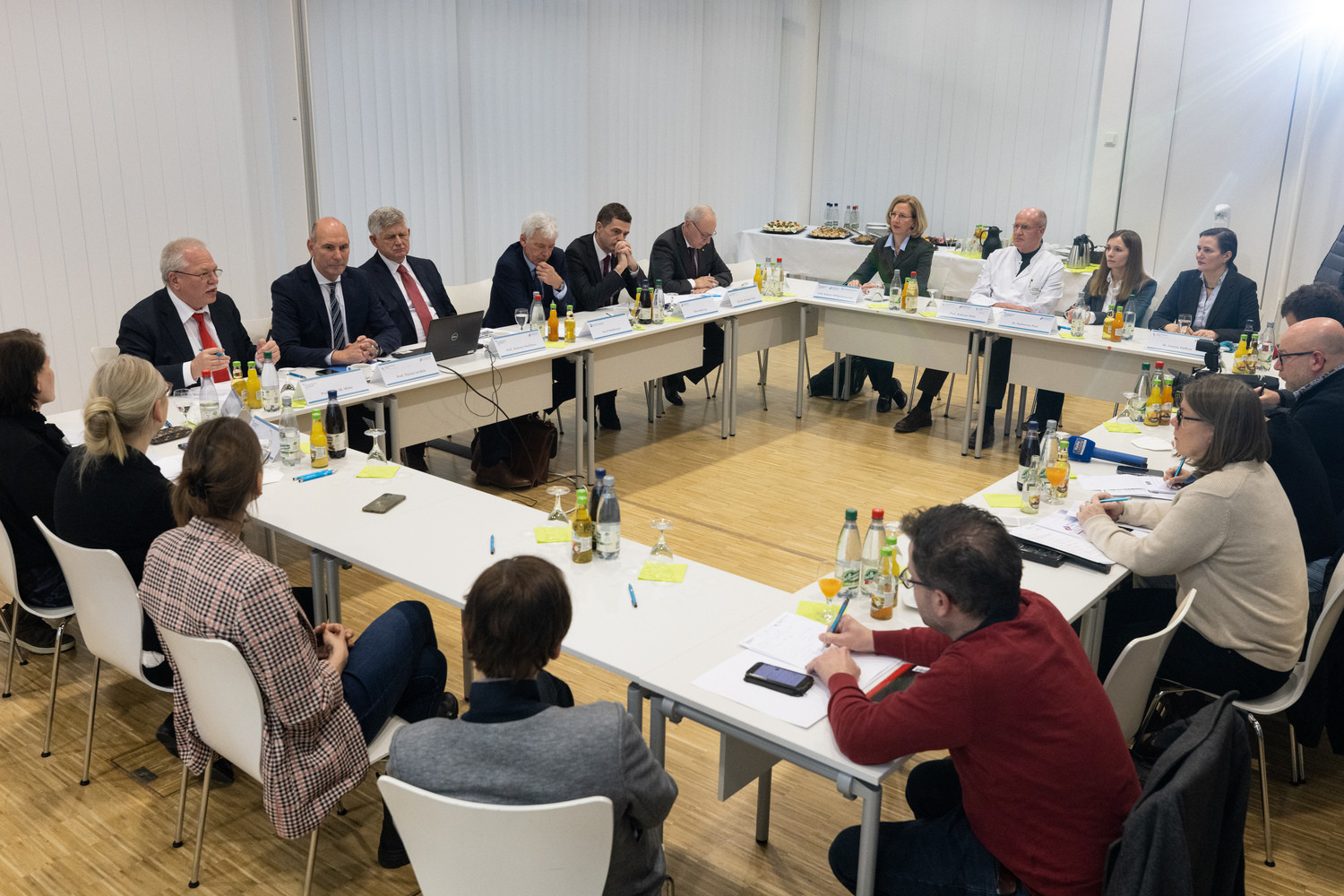 Das Mitteldeutsche Krebszentrum, der Zusammenschluss der onkologischen Zentren der Universitätsklinika Leipzig und Jena, ist eines von bundesweit 15 onkologischen Exzellenz-Zentren, gefördert von der Deutschen Krebshilfe. Auf einer Pressekonferenz am 26. Januar in Leipzig sind Strukturen, Aufgaben und Ziele des neuen Zentrums vorgestellt worden.