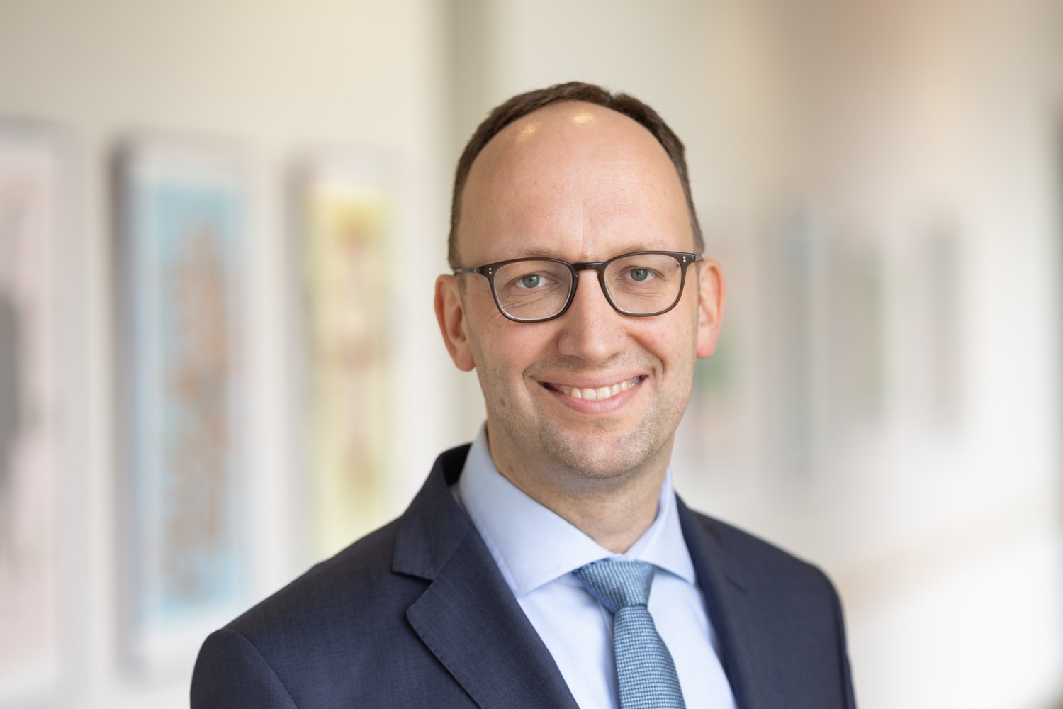 Prof. Dr. Georg von Polier leitet seit 1. Juli die Klinik und Poliklinik für Psychiatrie, Psychotherapie und Psychosomatik des Kindes- und Jugendalters am UKL. Zuvor war er als leitender Oberarzt am Frankfurter Uniklinikum tätig gewesen.