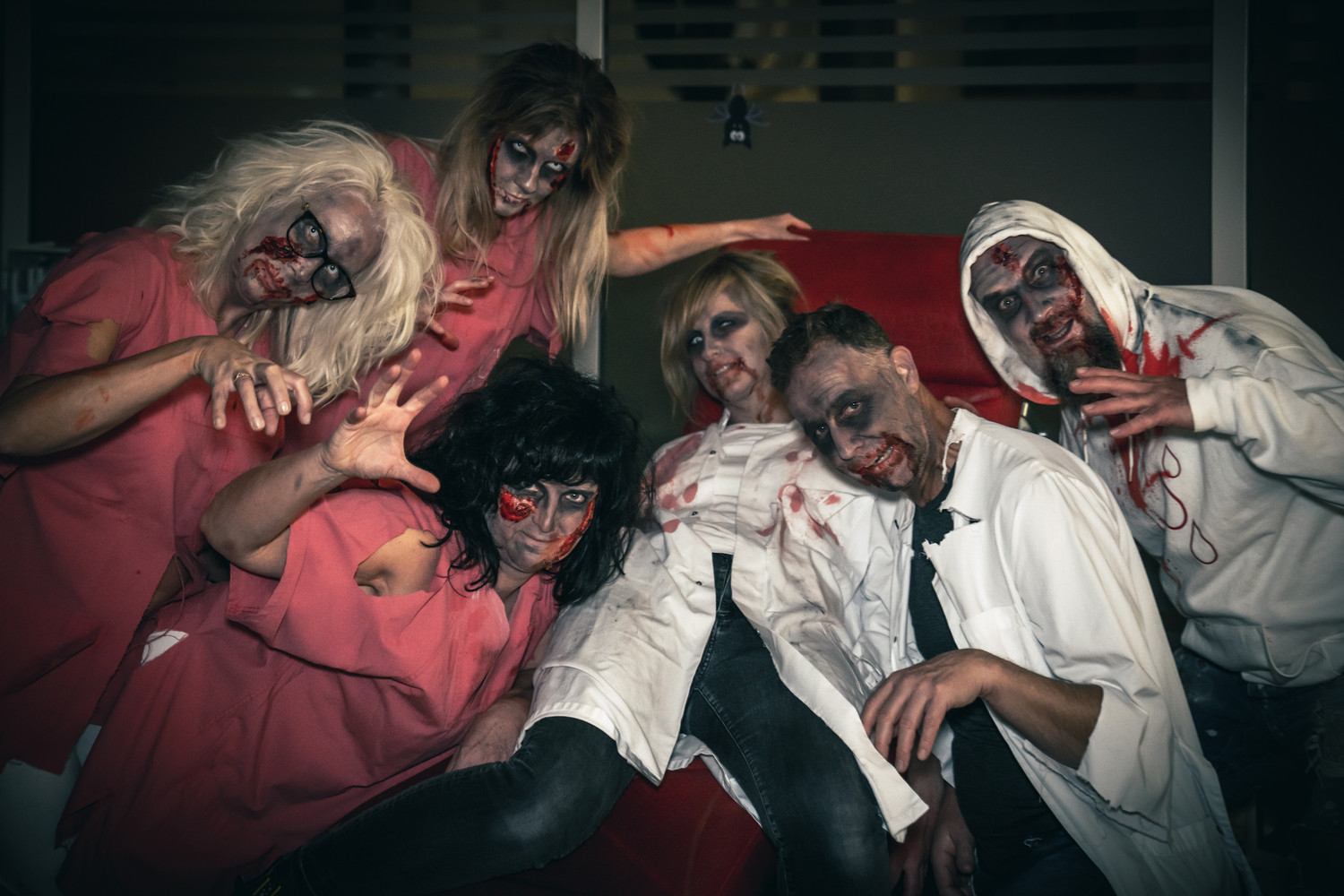 Fledermaus und Spinnenbein: Das Team der UKL-Blutbank hofft auch in diesem Jahr wieder auf viele unerschrockene Lebensretter.