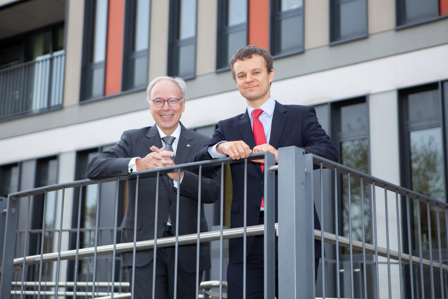 Die UKL-Vorstände Prof. Christoph Josten (l.) und Dr. Robert Jacob wurden vom Aufsichtsrat des Universitätsklinikums Leipzig für eine weitere Amtszeit bestellt.