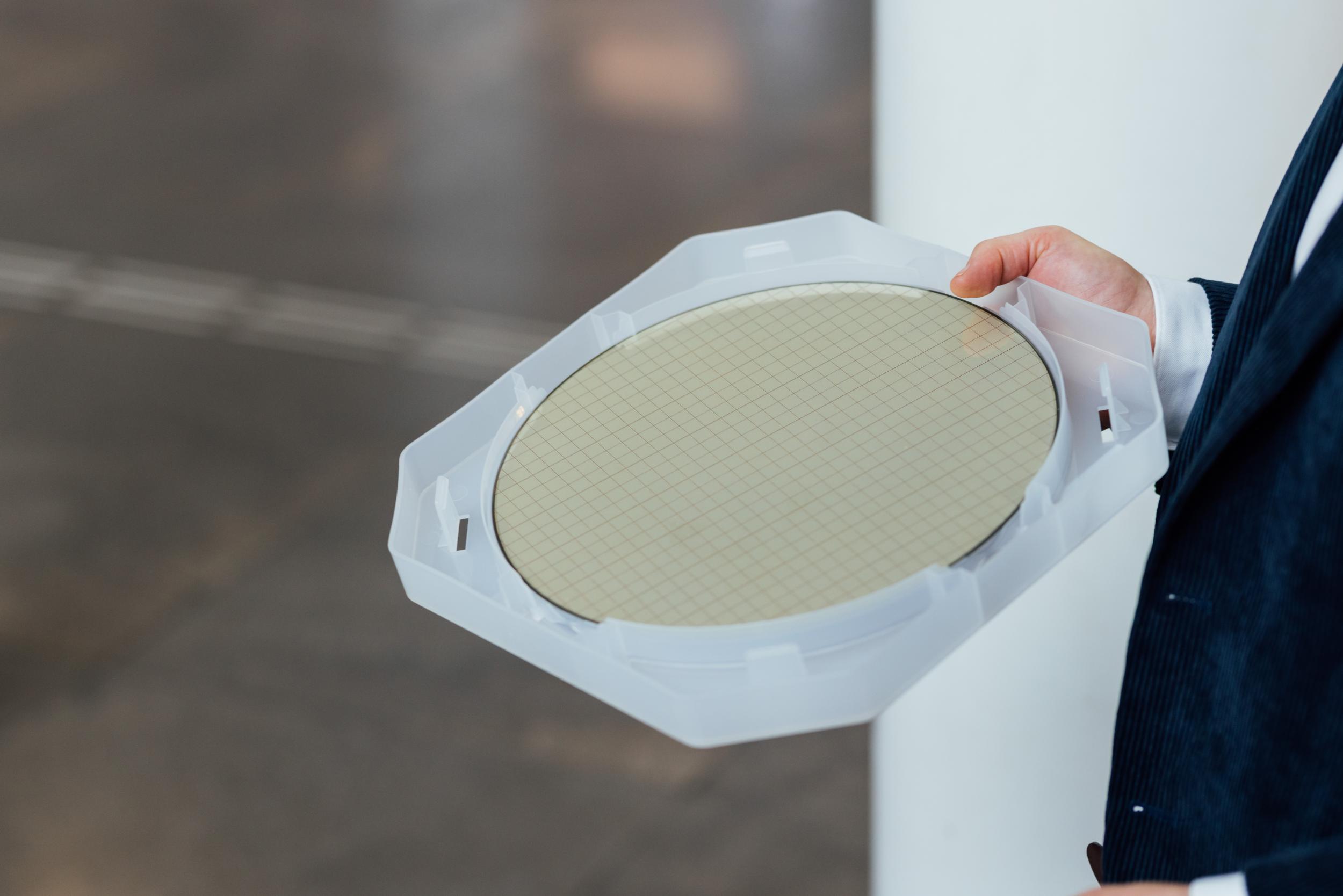 So sehen die Chips aus, mit denen die Hardware des neuen Supercomputers an der Universität Leipzig ausgestattet ist.