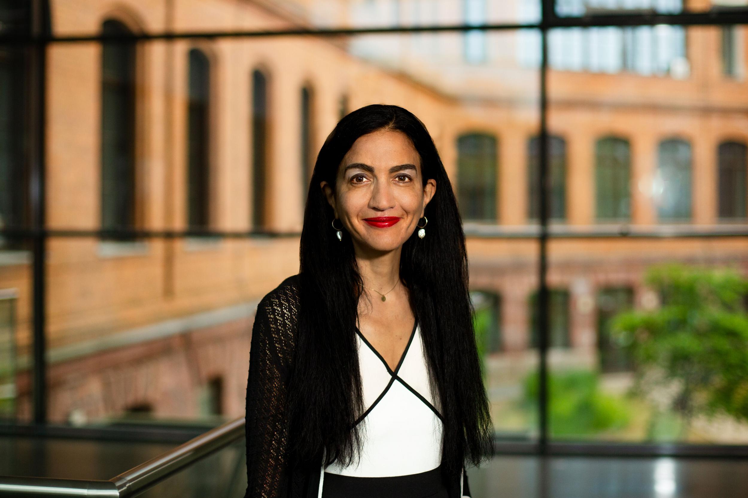 Prof. Dr. Dr. h. c. Tina Malti ist Gründungsdirektorin des Humboldt Wissenschaftszentrums für Kindesentwicklung (HumanKind) an der Universität Leipzig.