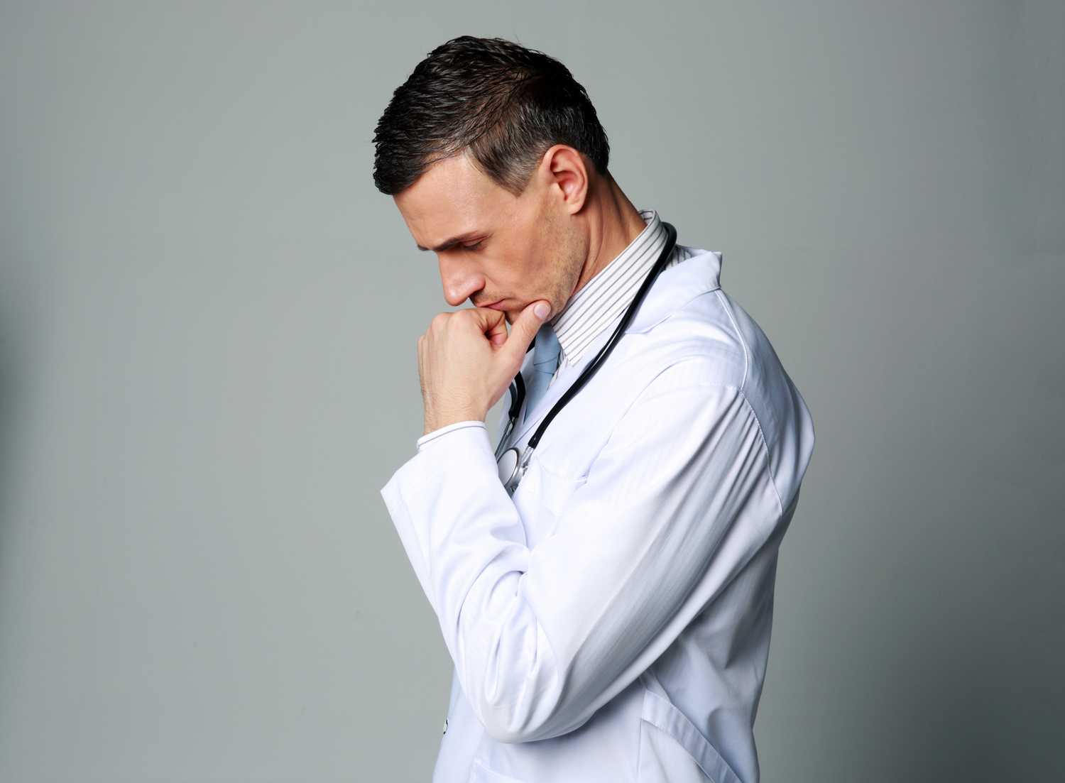 Ärztinnen und Ärzte leiden etwa vier Mal häufiger an Belastungsstörungen als die Allgemeinbevölkerung.