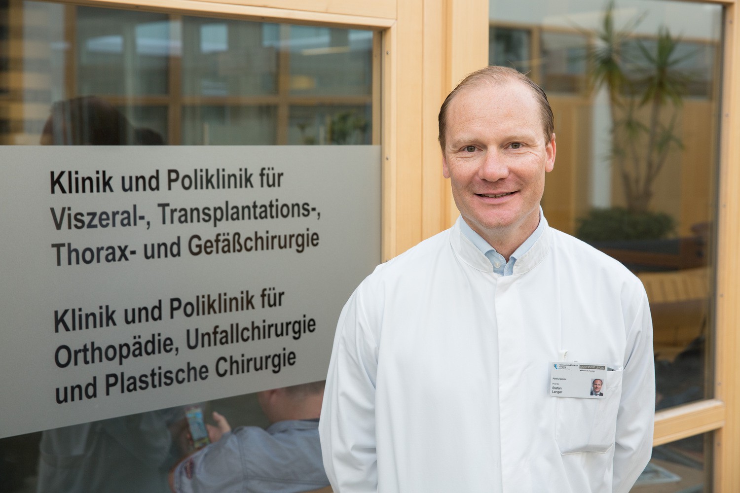 Prof. Stefan Langer, Leiter des Bereichs Plastische, Ästhetische und spezielle Handchirurgie, führt  am UKL geschlechtsangleichende Operationen durch.