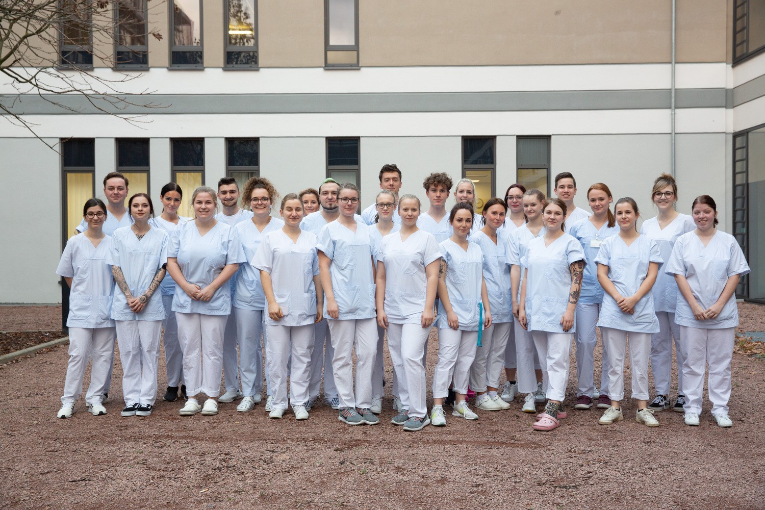 Diese angehenden Gesundheits- und Krankenpfleger erfahren eine Prüfungsvorbereitung der besonderen Art: Sie übernehmen in den kommenden zwei Wochen die Leitung einer Station am Universitätsklinikum Leipzig.