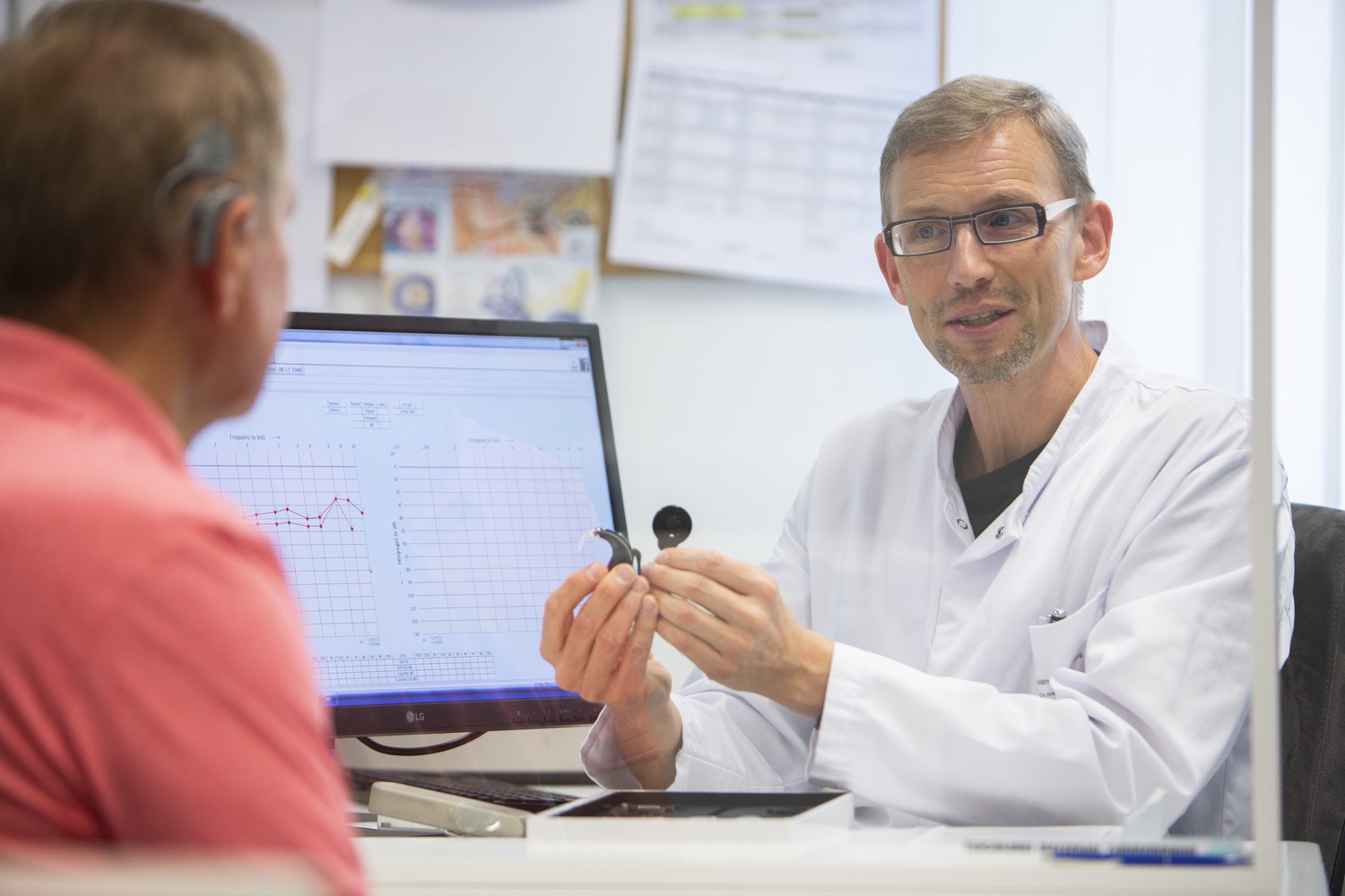 Das Leipziger Cochlea-Implantat-Zentrum feiert zehnjähriges Bestehen. Als einziges bundesweit wird es von einem Facharzt für Phoniatrie und Pädaudiologie geleitet: Prof. Michael Fuchs.